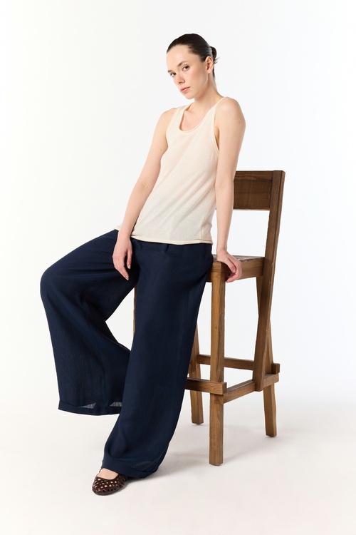  MODAL KARIŞIMLI AÇIK YAKA KOLSUZ TRİKO KAZAK