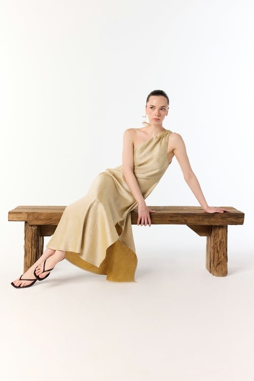  TEK OMUZ YIRTMAÇLI MİDİ ELBİSE