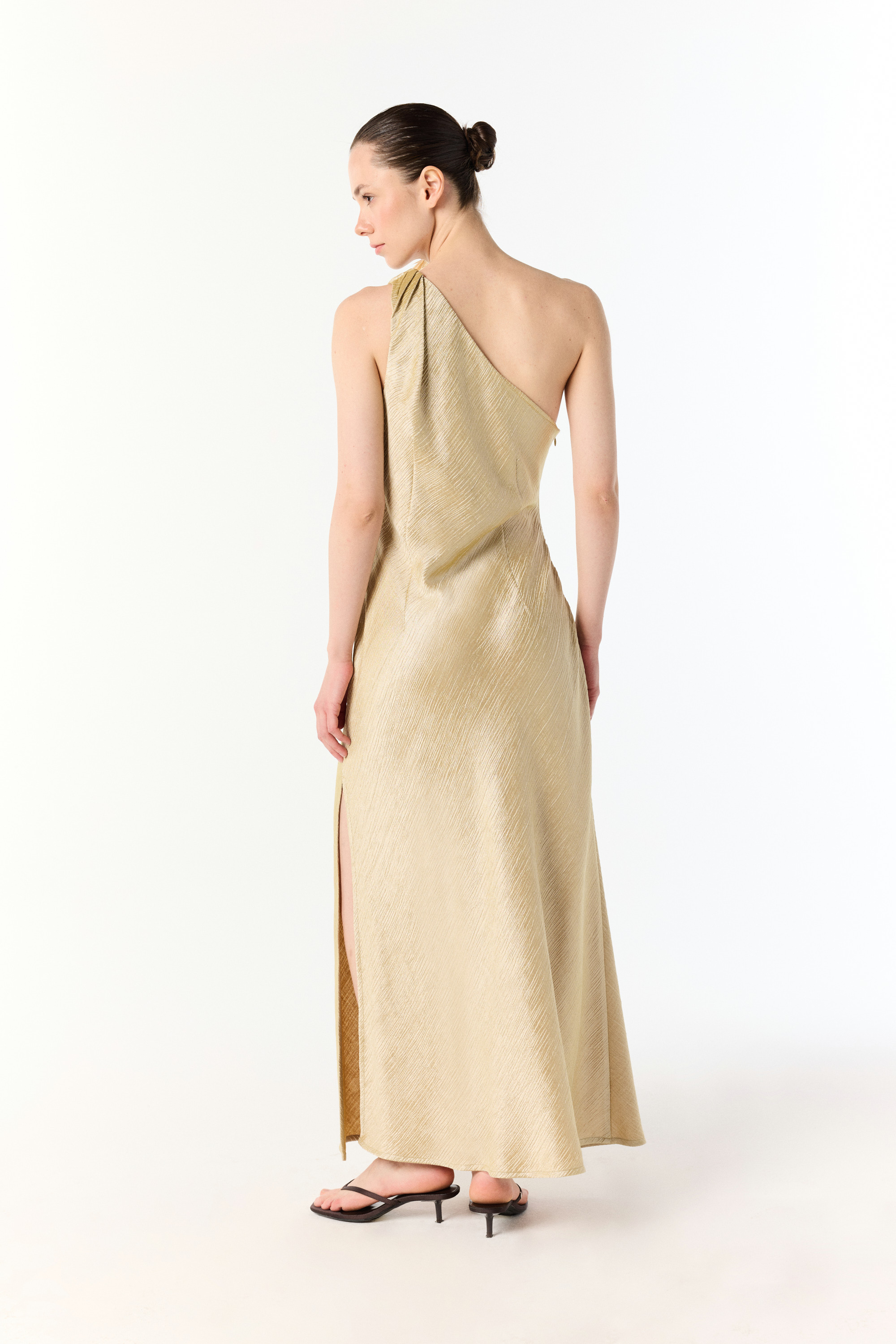 TEK OMUZ YIRTMAÇLI MİDİ ELBİSE