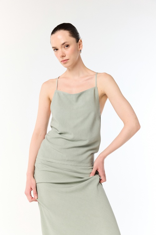  KOLSUZ SIRTI BAĞLAMA DETAYLI BLUZ