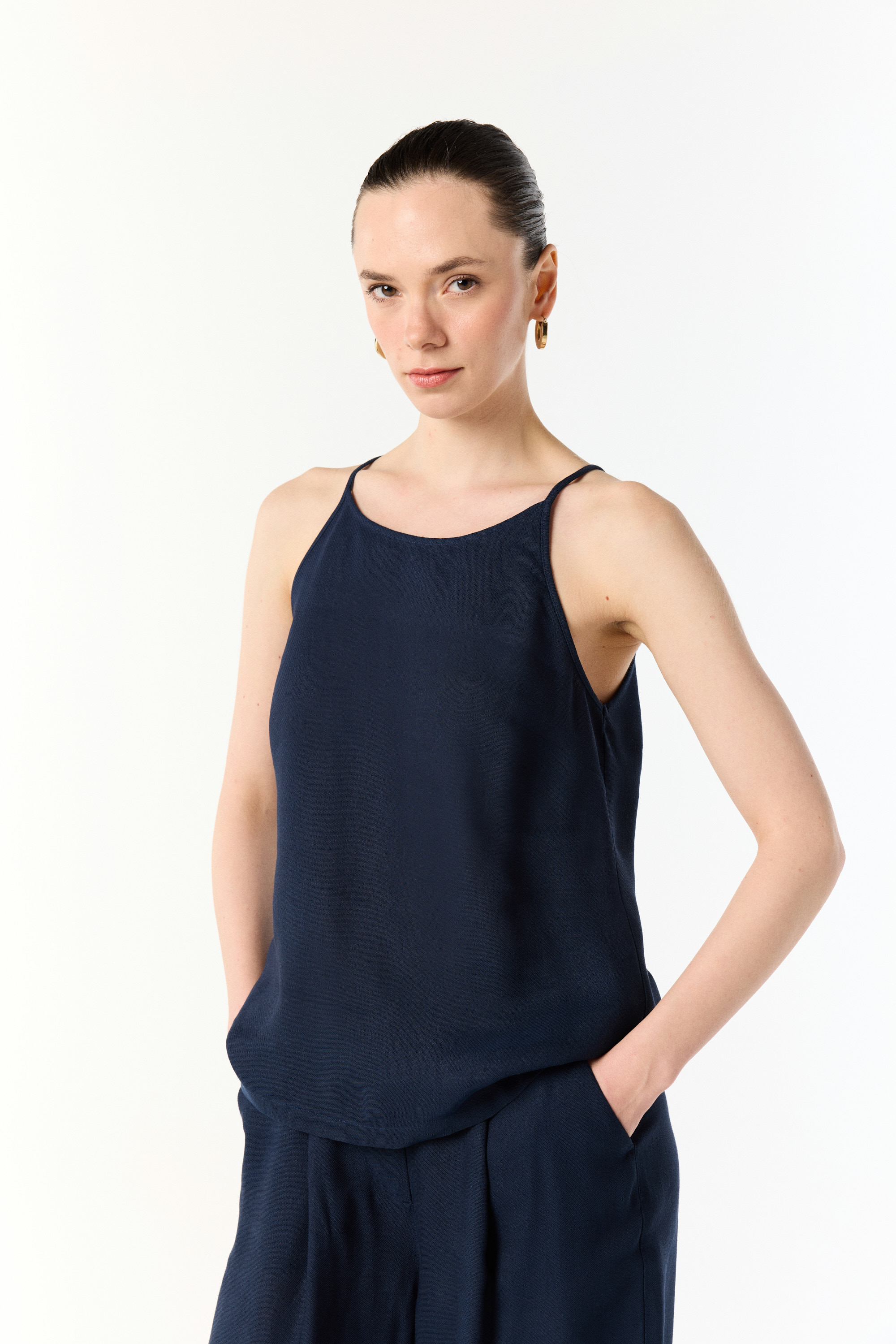 KOLSUZ ASKILI KETEN KARIŞIMLI BLUZ