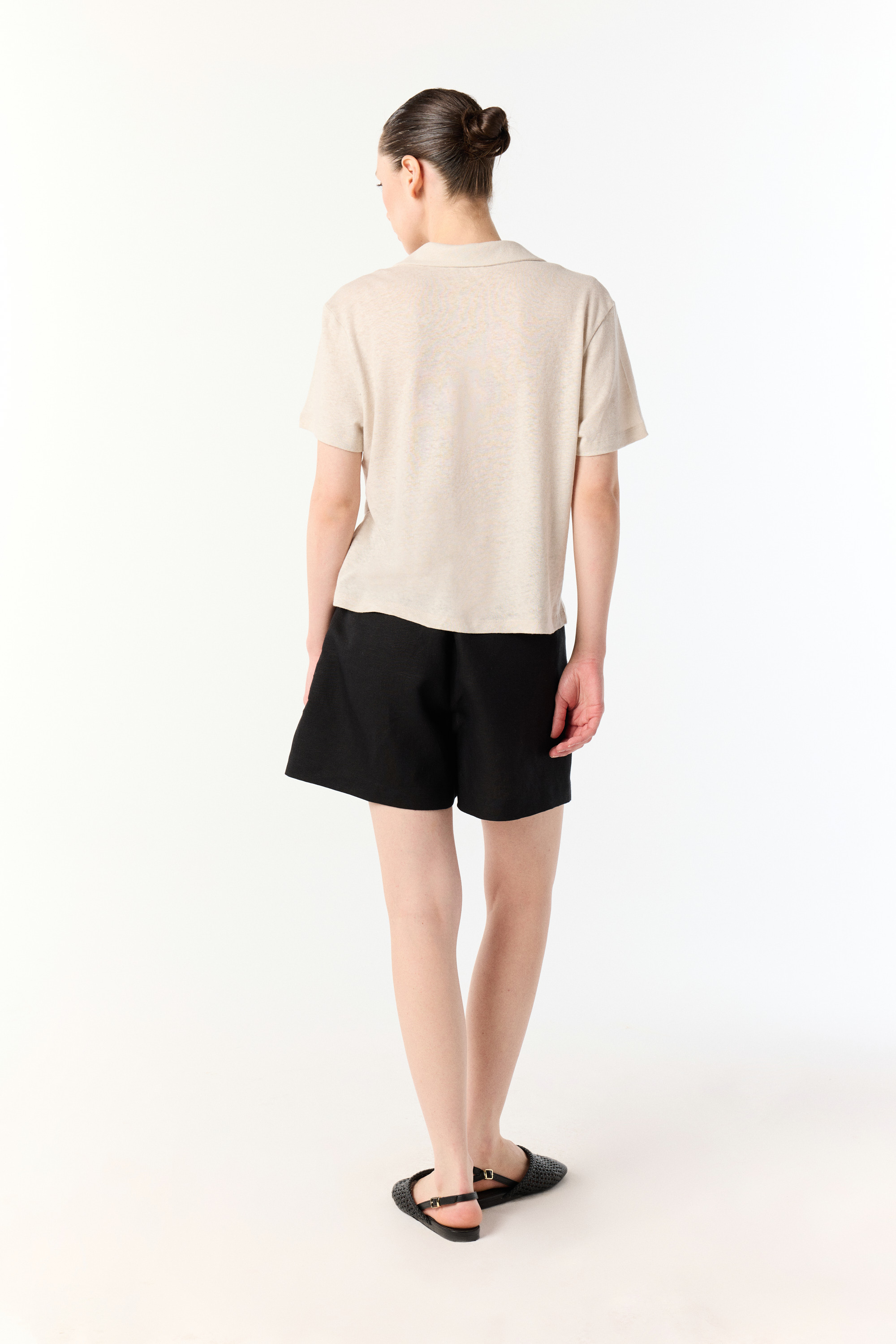 V YAKA DÜĞMELİ KISA KOLLU ÖRME T-SHIRT