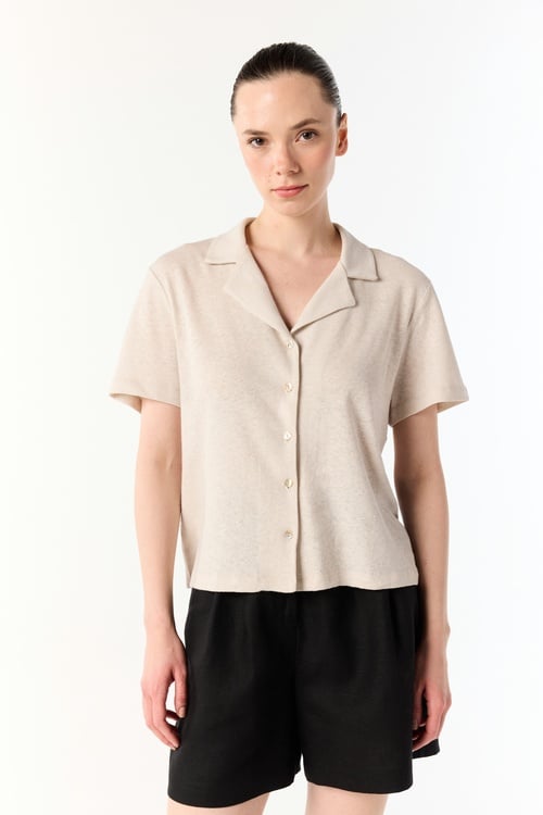  V YAKA DÜĞMELİ KISA KOLLU ÖRME T-SHIRT