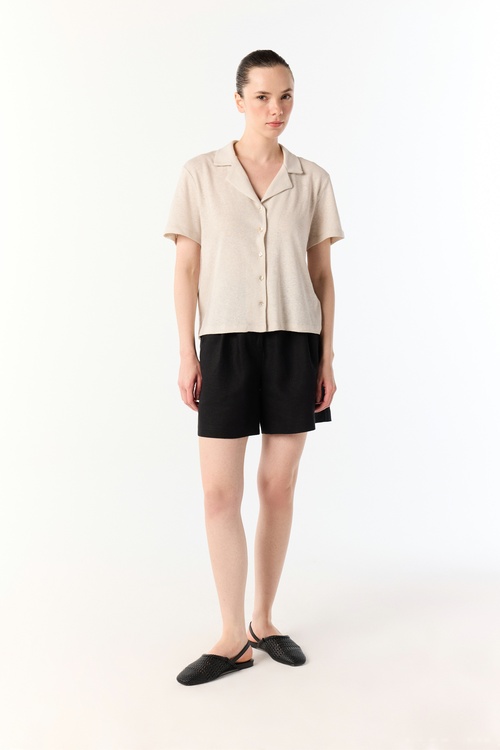  V YAKA DÜĞMELİ KISA KOLLU ÖRME T-SHIRT