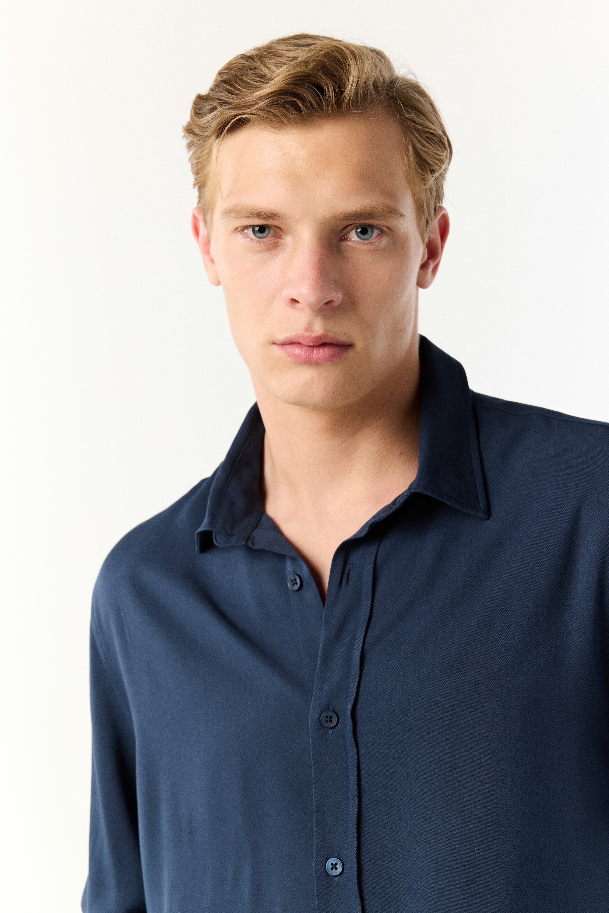 REGULAR FIT UZUN KOLLU GÖMLEK