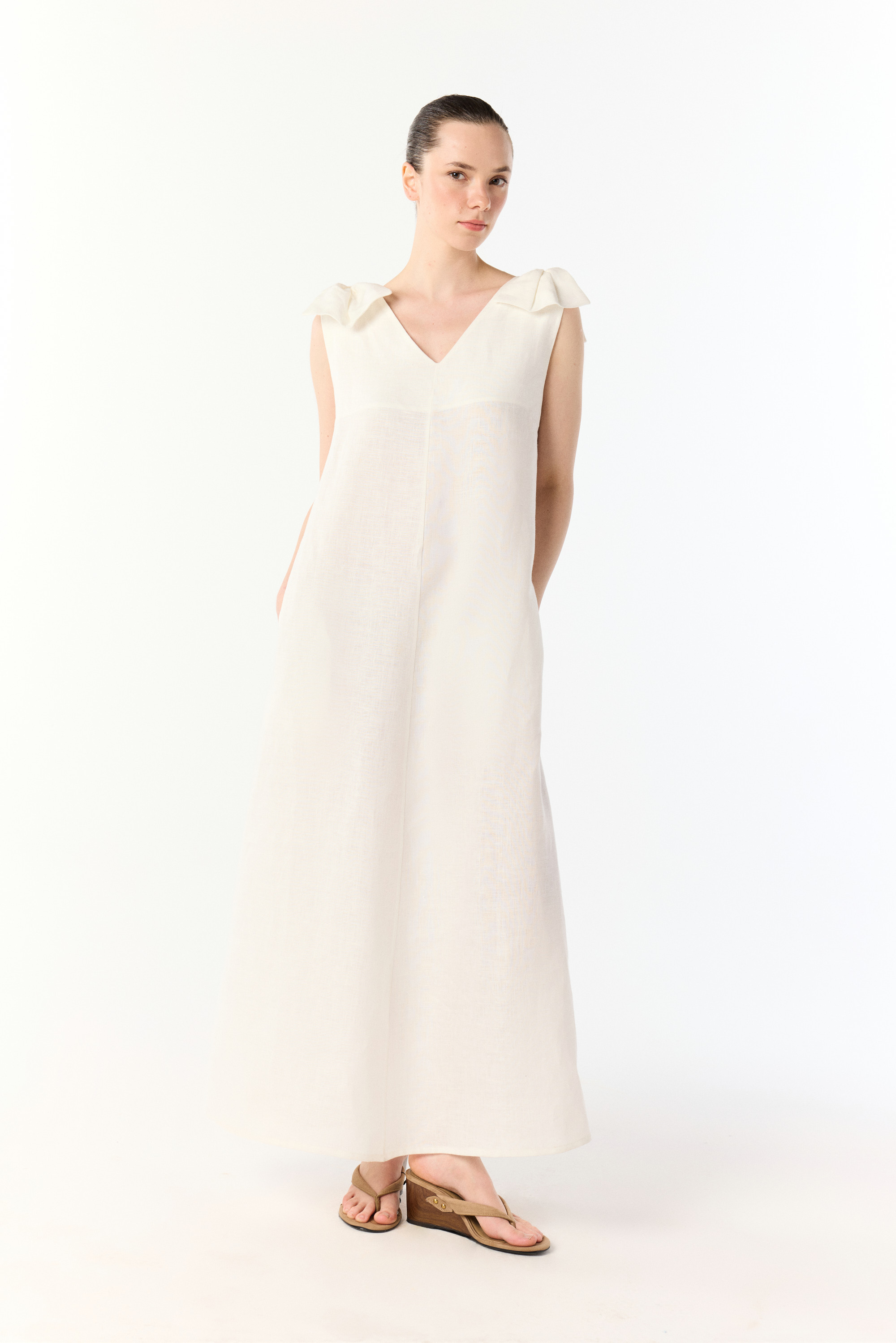 A KESİM CEPLİ KOLSUZ MİDİ ELBİSE