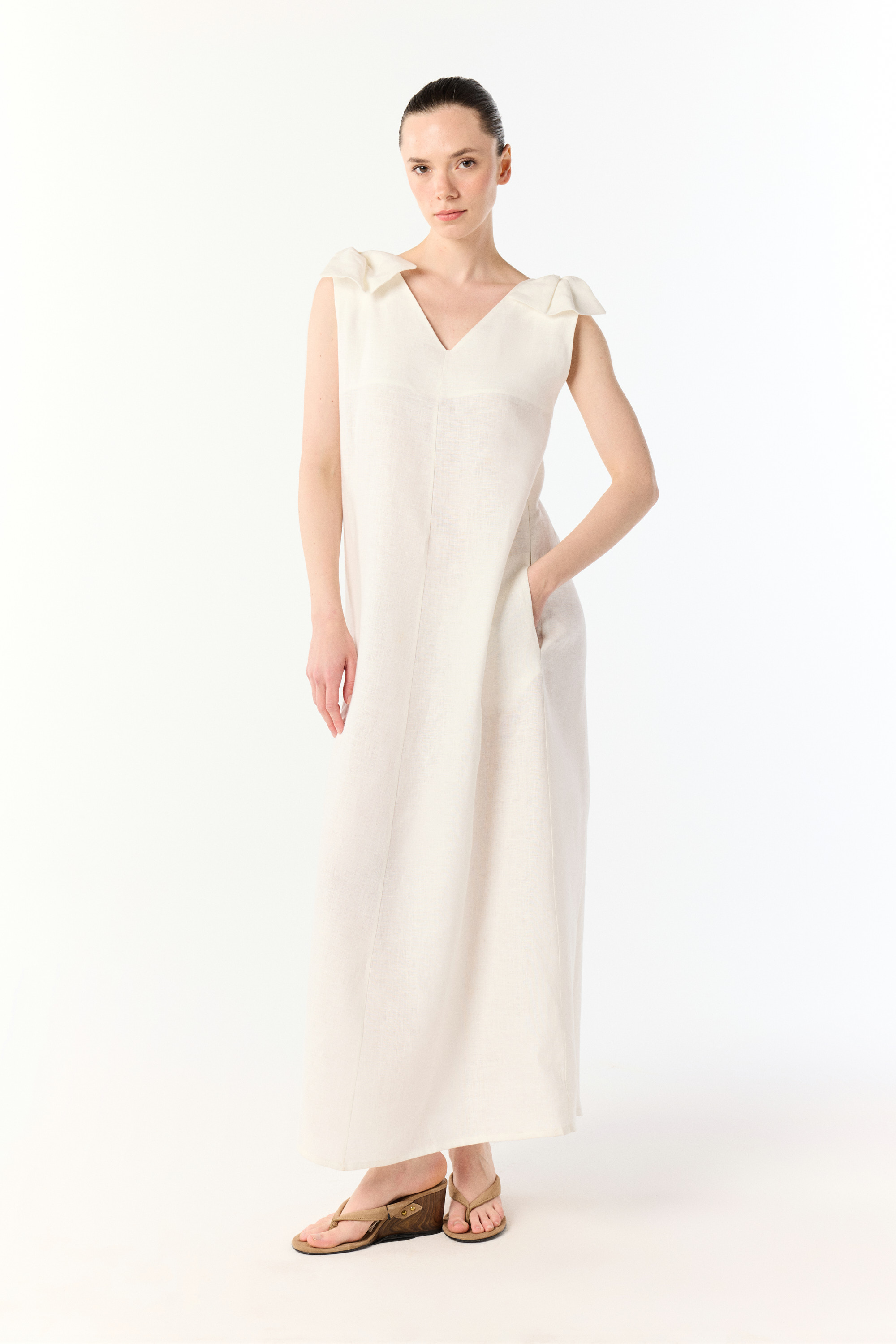 A KESİM CEPLİ KOLSUZ MİDİ ELBİSE