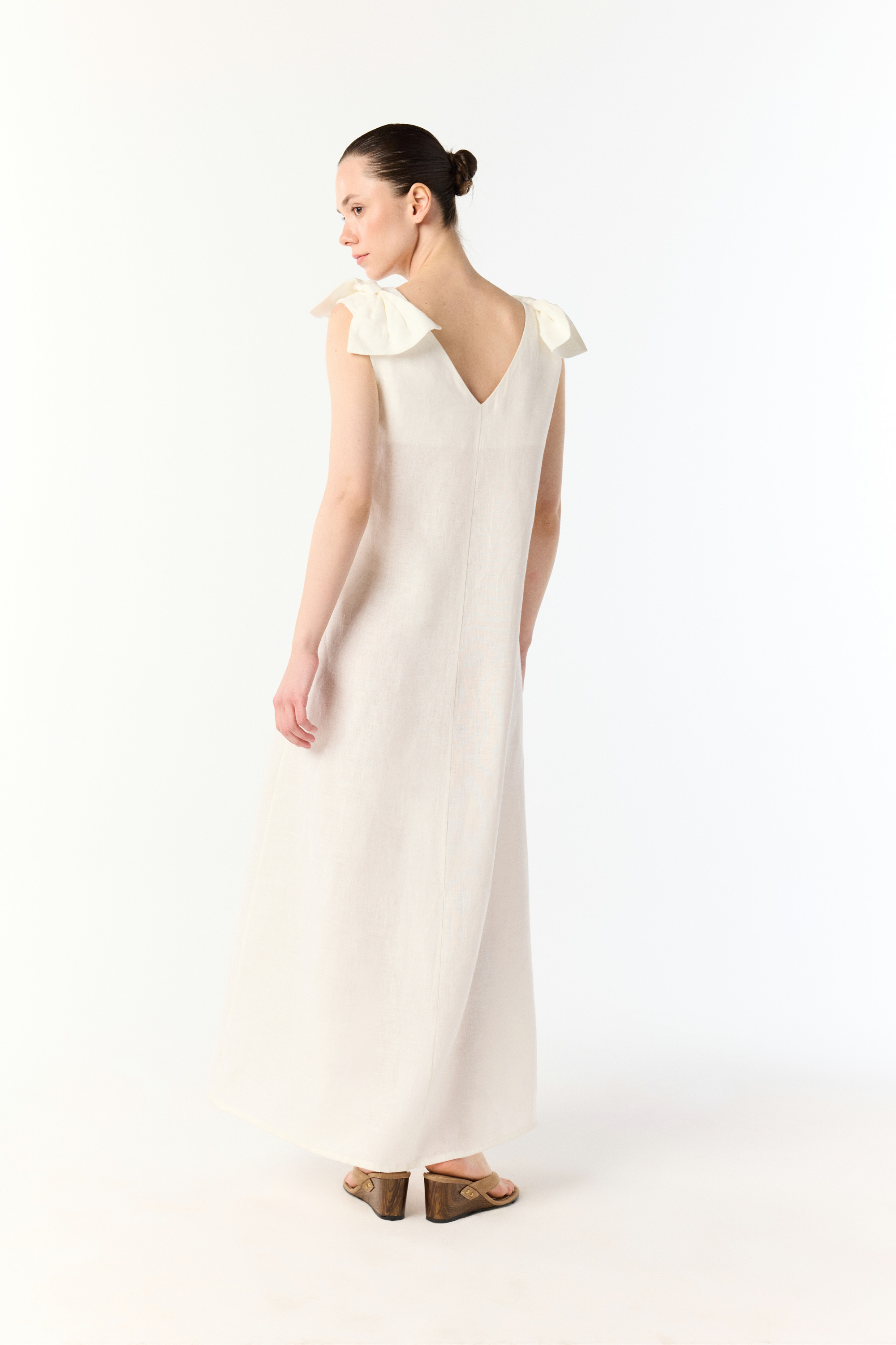 A KESİM CEPLİ KOLSUZ MİDİ ELBİSE