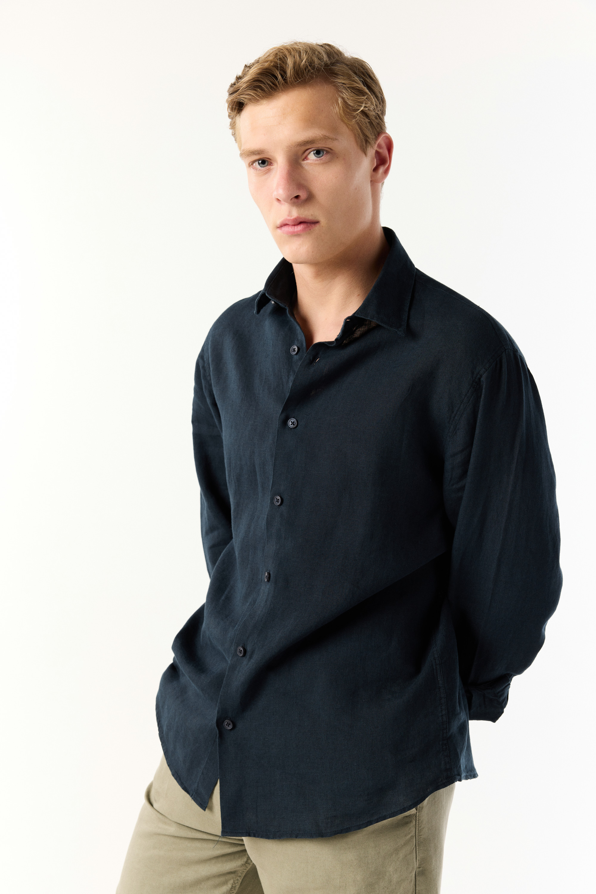 REGULAR FIT UZUN KOLLU KETEN GÖMLEK