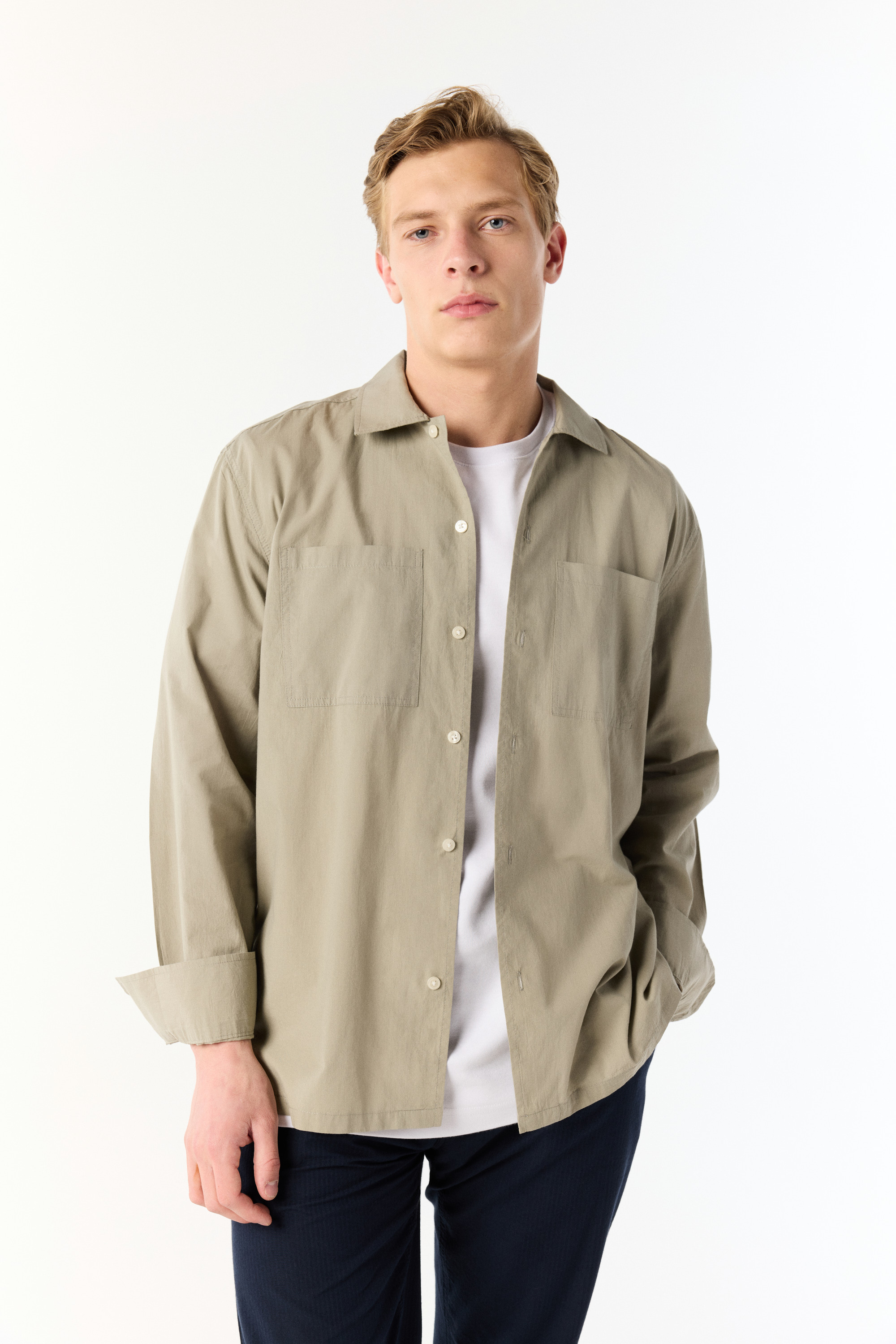 COMFORT FIT ÇİFT CEPLİ UZUN KOLLU GÖMLEK