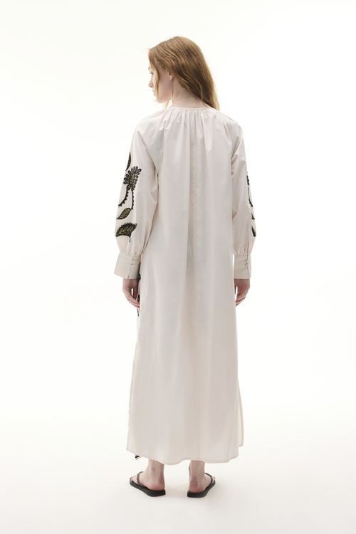  ETNİK NAKIŞLI OVERSİZE V YAKA MİDİ ELBİSE