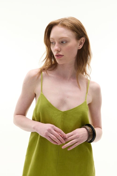  ÖNÜ YIRTMAÇLI ASKILI UZUN KETEN ELBİSE