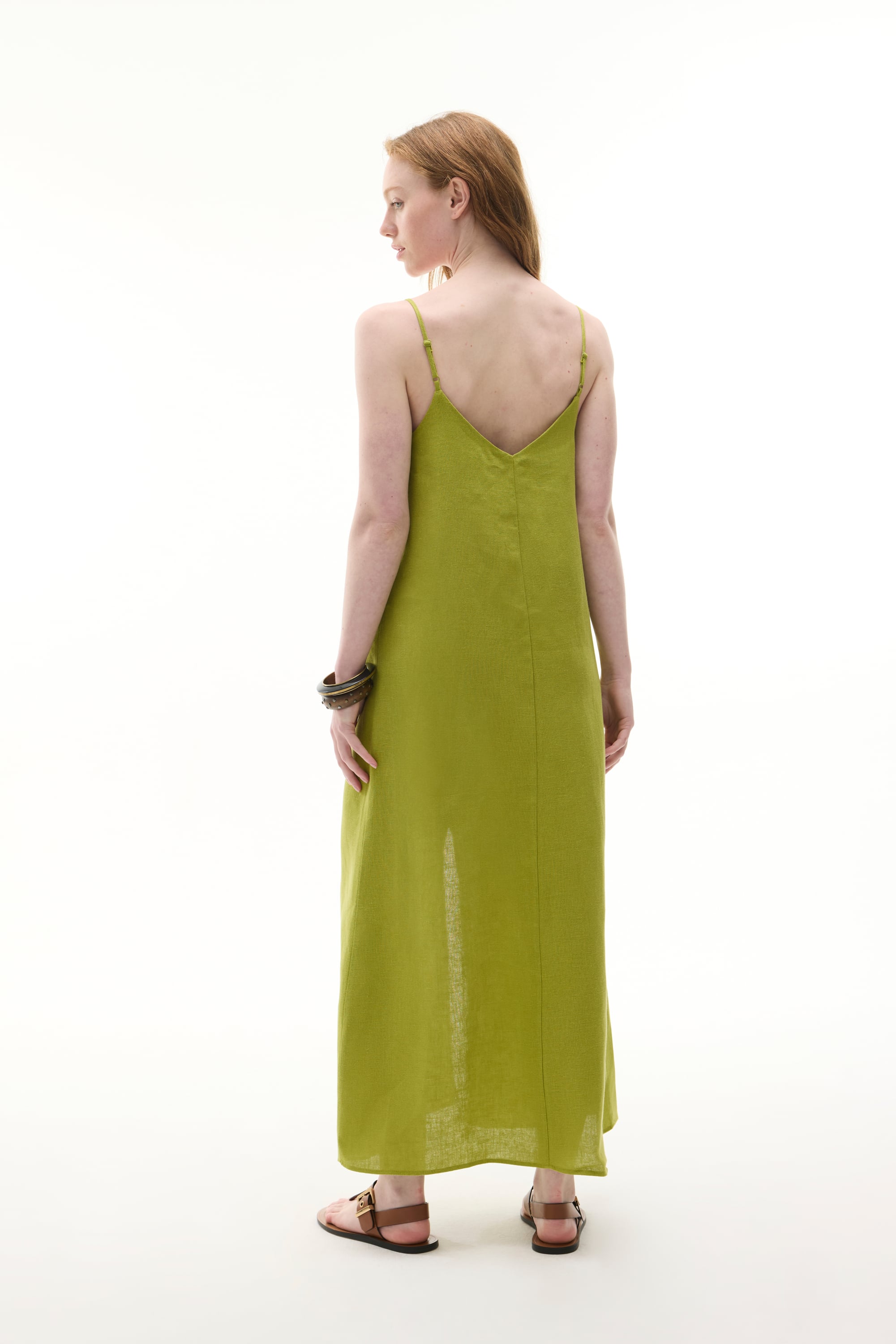 ÖNÜ YIRTMAÇLI ASKILI UZUN KETEN ELBİSE