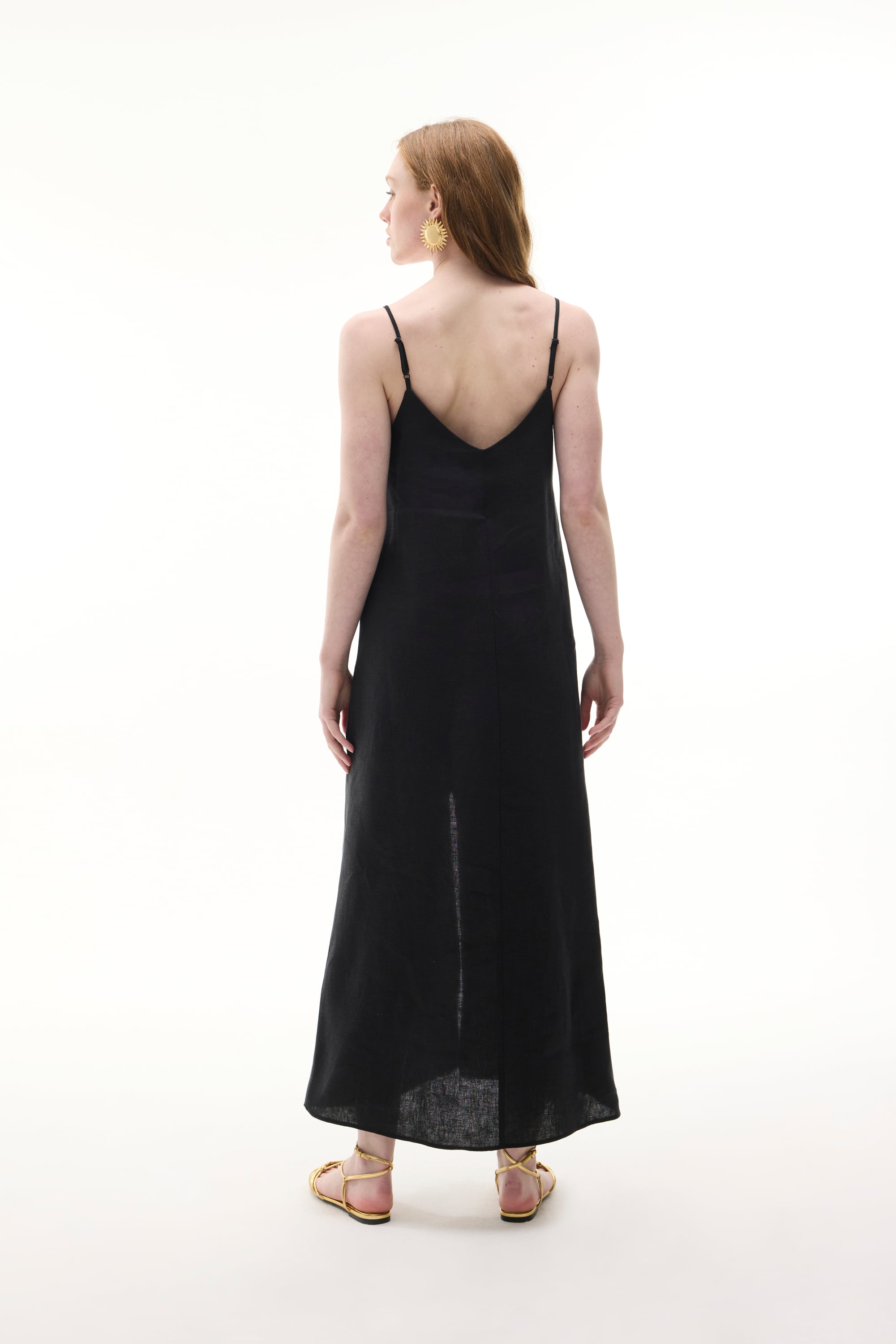 ÖNÜ YIRTMAÇLI ASKILI UZUN KETEN ELBİSE