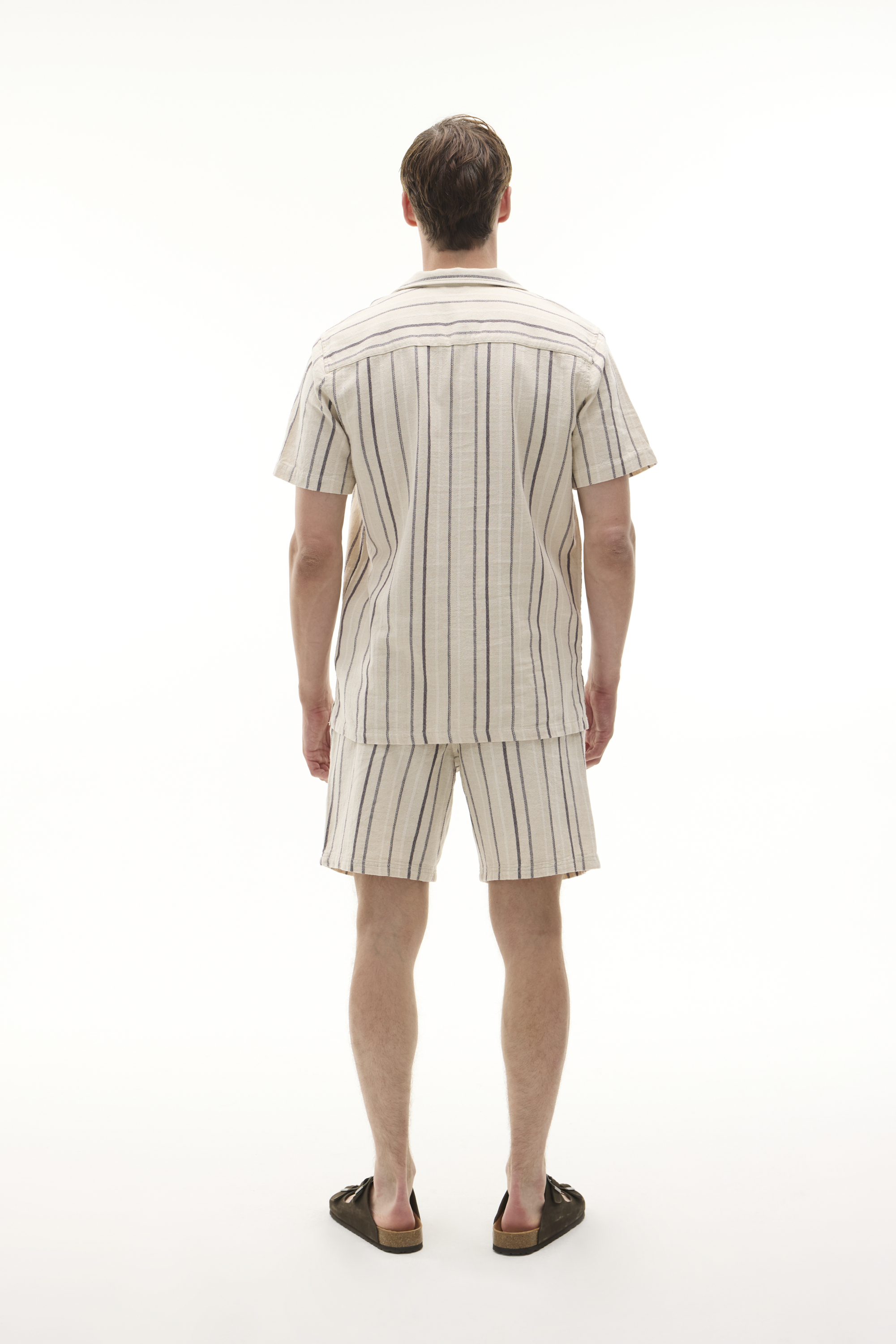 ÇİZGİLİ RESORT YAKA REGULAR FIT KISA KOLLU GÖMLEK