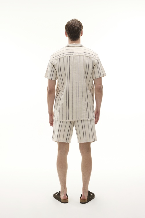  ÇİZGİLİ RESORT YAKA REGULAR FIT KISA KOLLU GÖMLEK