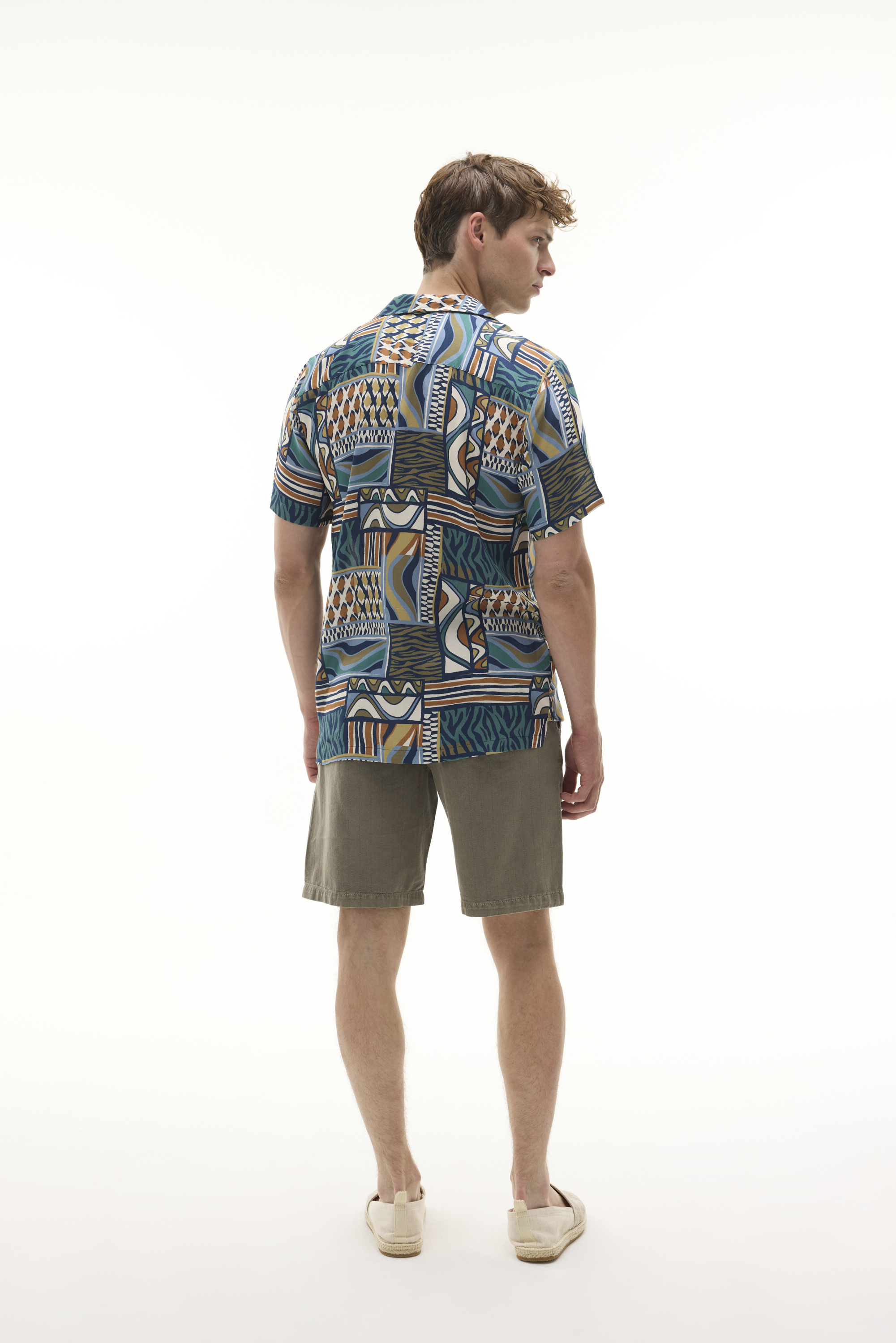 BASKILI RESORT YAKA KISA KOLLU GÖMLEK