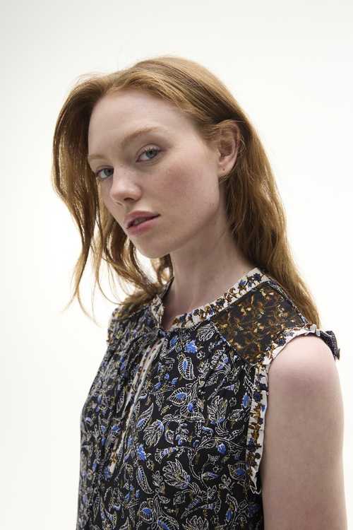  ETNİK BASKILI KOLSUZ UZUN ELBİSE