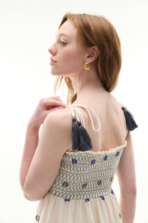  NAKIŞLI ASKILI MİDİ ELBİSE