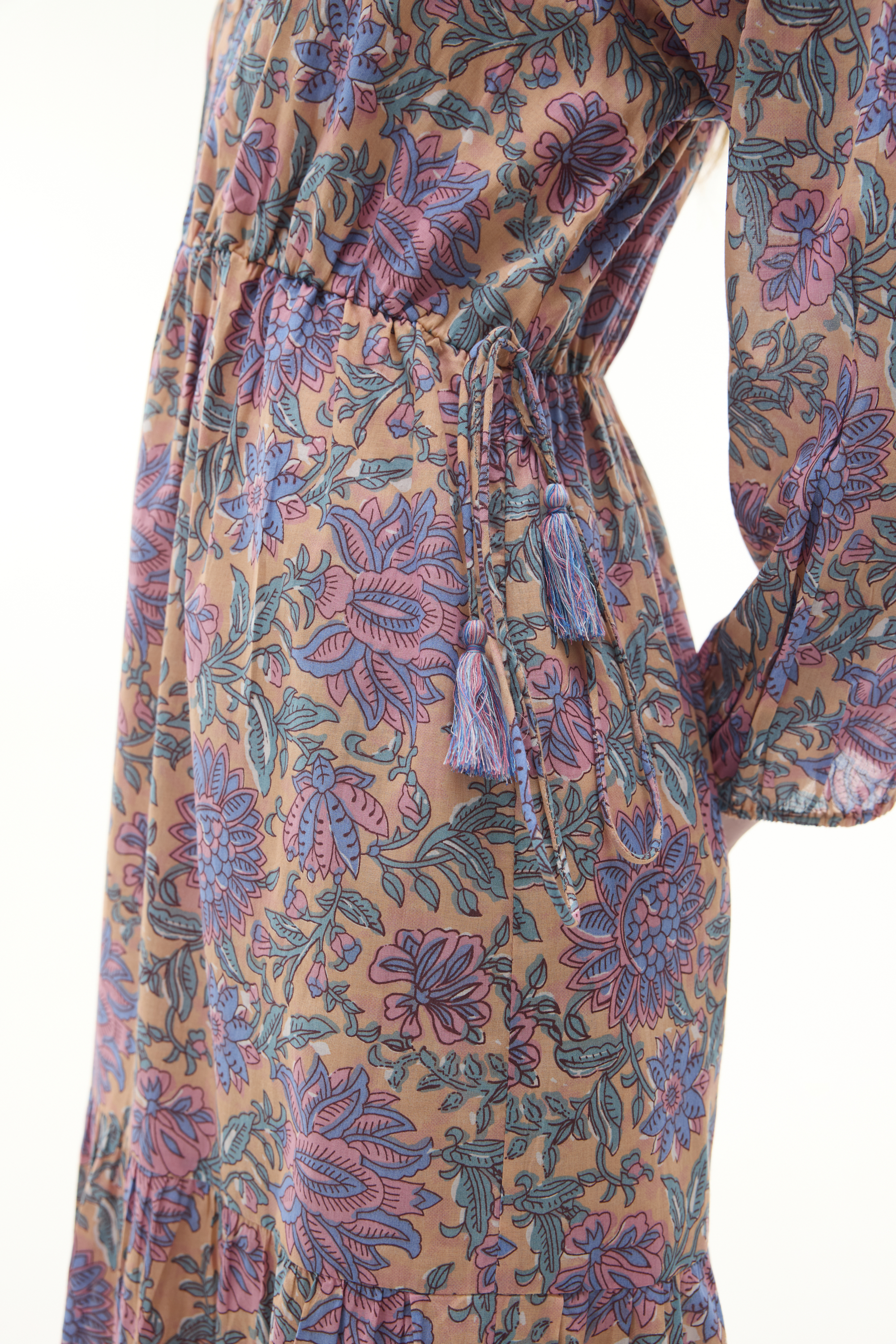 ETNİK BASKILI V YAKA KLOŞ MİDİ ELBİSE