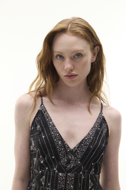  İŞLEMELİ ASKILI KLOŞ MİDİ ELBİSE