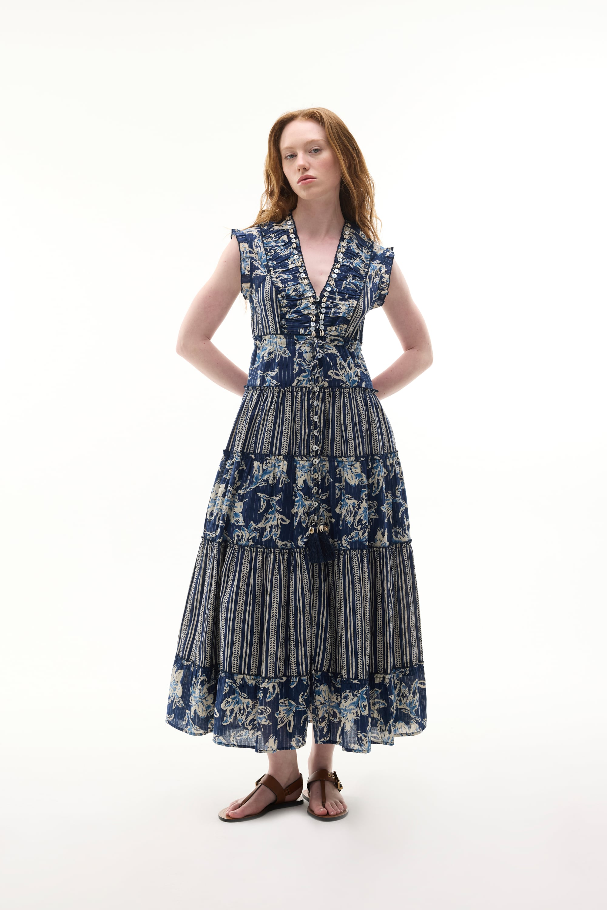 ETNİK BASKILI İŞLEMELİ KOLSUZ UZUN ELBİSE