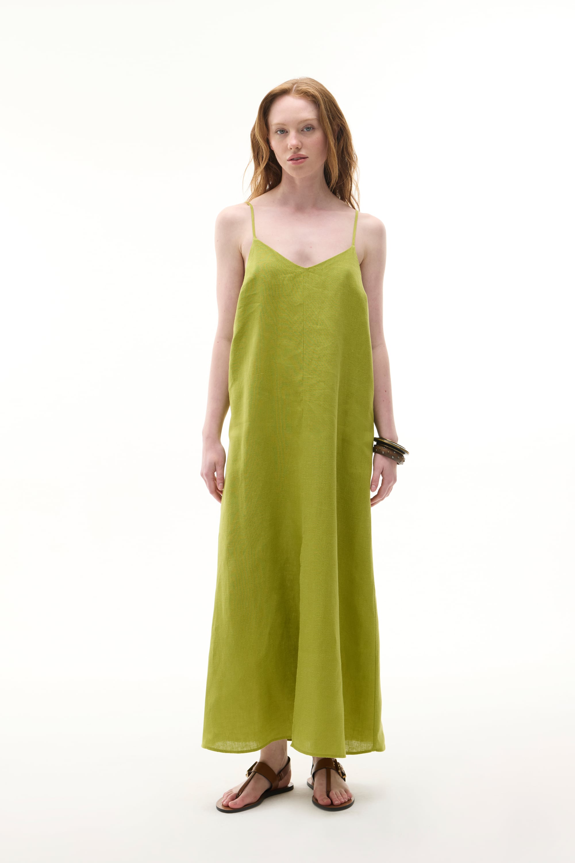 ÖNÜ YIRTMAÇLI ASKILI UZUN KETEN ELBİSE