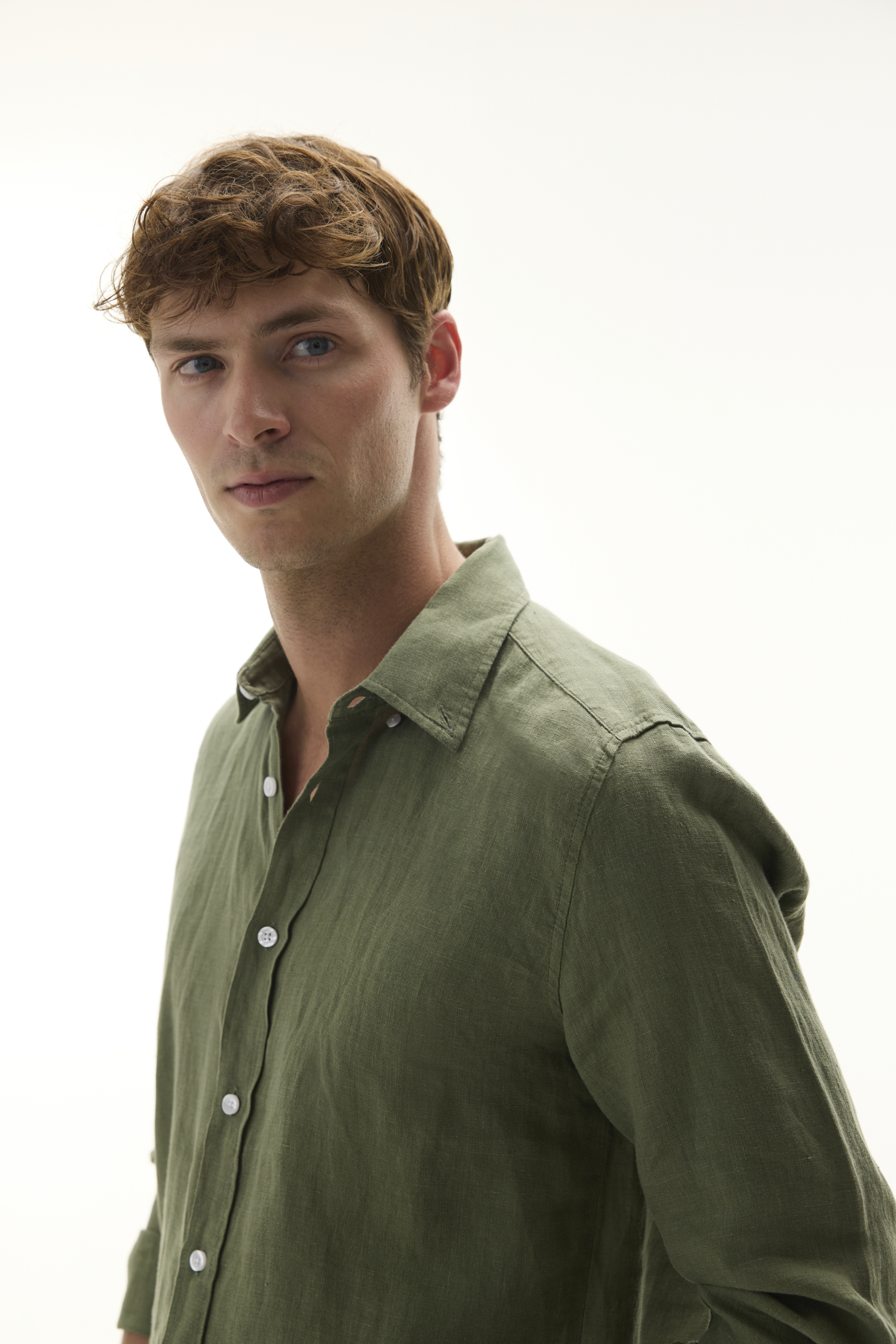 SLIM FIT UZUN KOLLU KETEN GÖMLEK