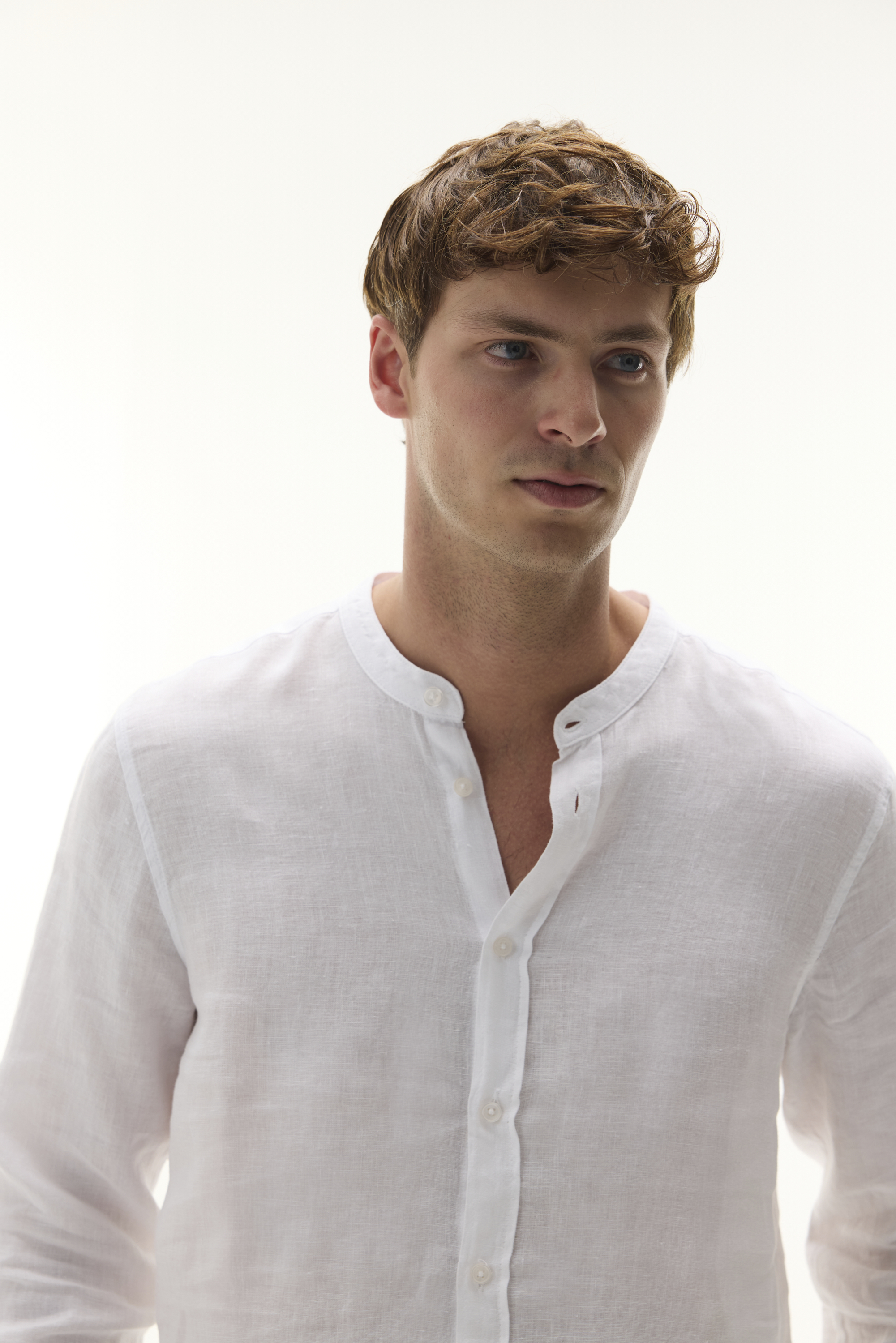 REGULAR FIT HAKİM YAKA UZUN KOLLU KETEN GÖMLEK