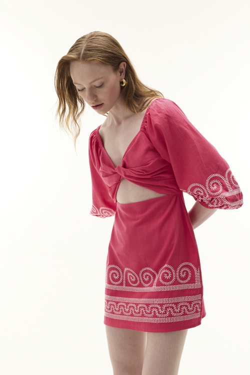  NAKIŞLI BÜZGÜLÜ MİNİ ELBİSE