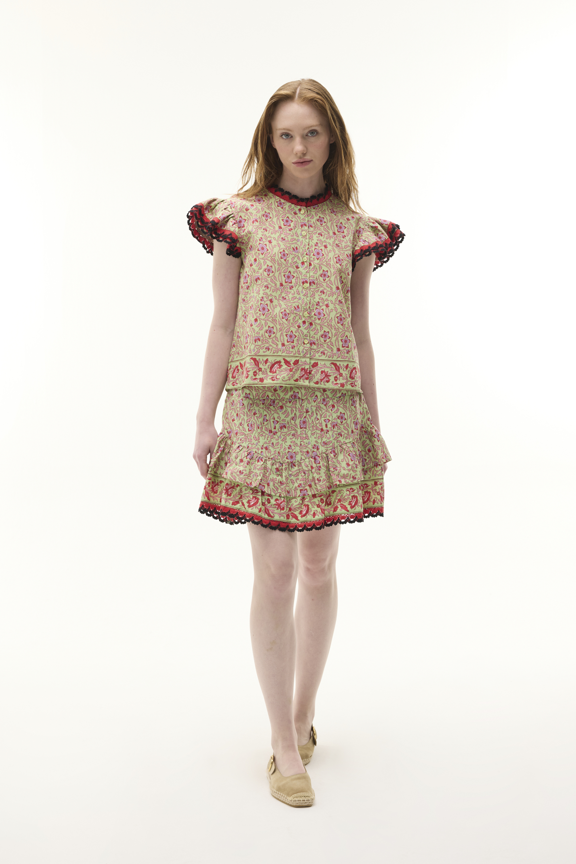 ETNİK BASKILI KISA KOLLU DÜĞMELİ BLUZ