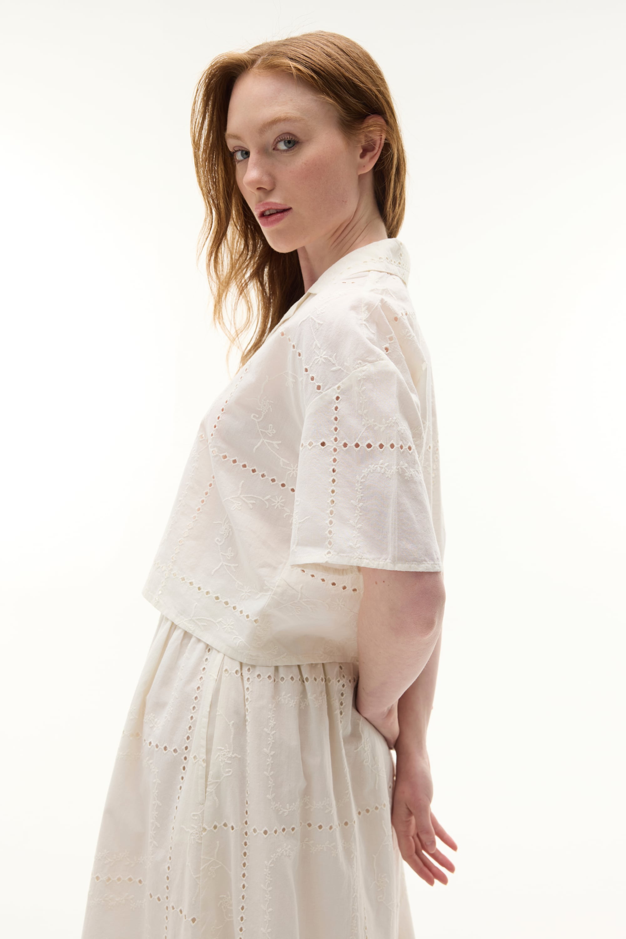 NAKIŞLI KISA KOLLU GÖMLEK