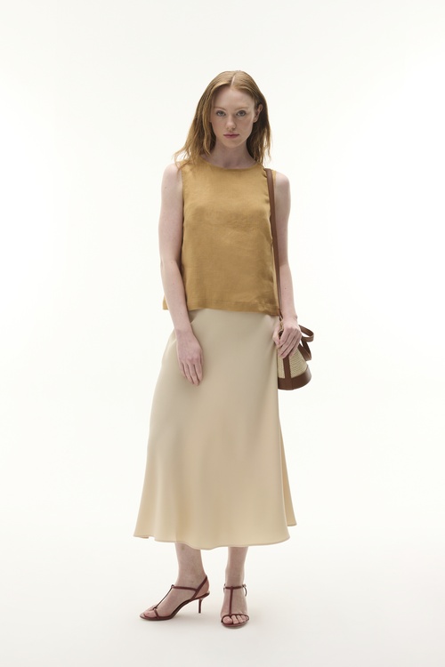  BİSİKLET YAKA ARKASI DÜĞMELİ KOLSUZ BLUZ