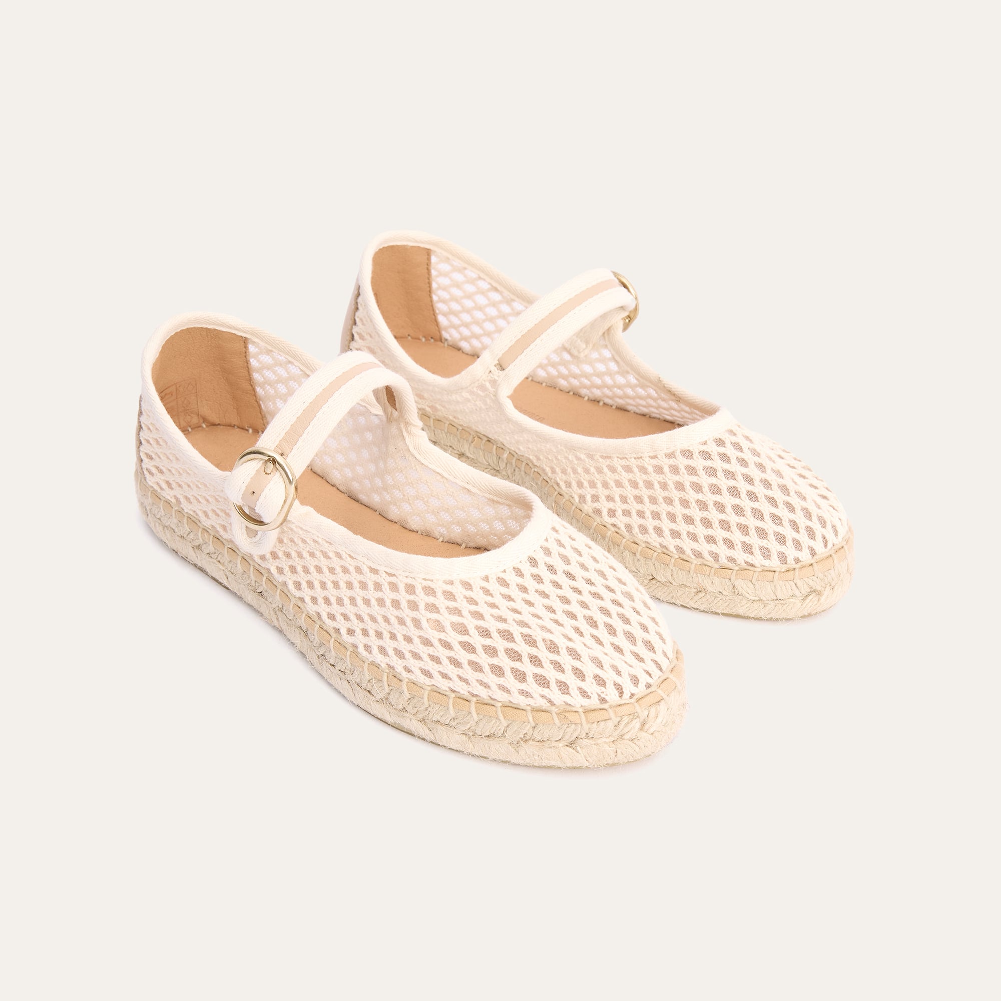 ÖRGÜ GÖRÜNÜMLÜ BANTLI DERİ SANDALET