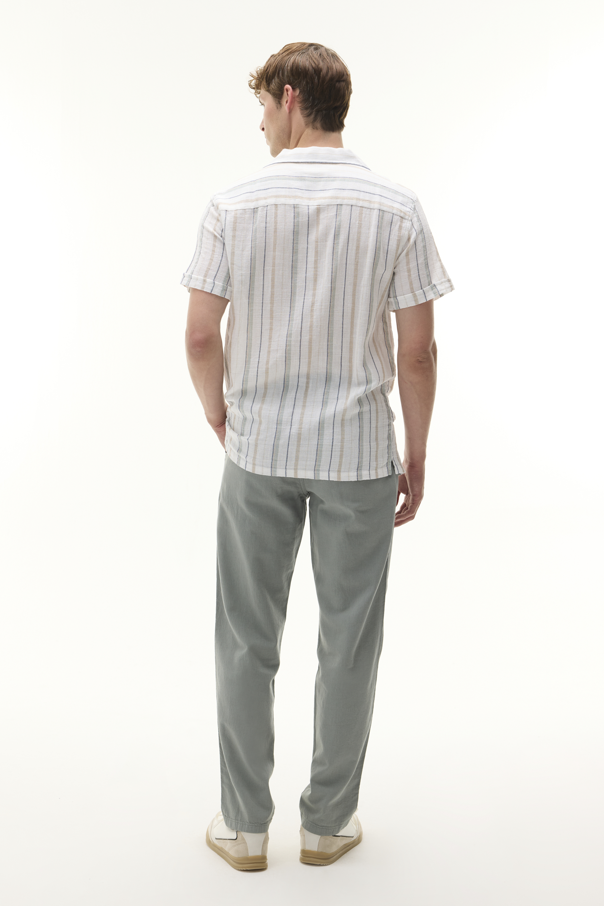 REGULAR FIT RESORT YAKA ÇİZGİLİ KISA KOLLU GÖMLEK