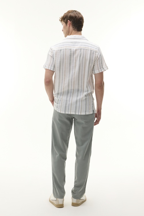  REGULAR FIT RESORT YAKA ÇİZGİLİ KISA KOLLU GÖMLEK