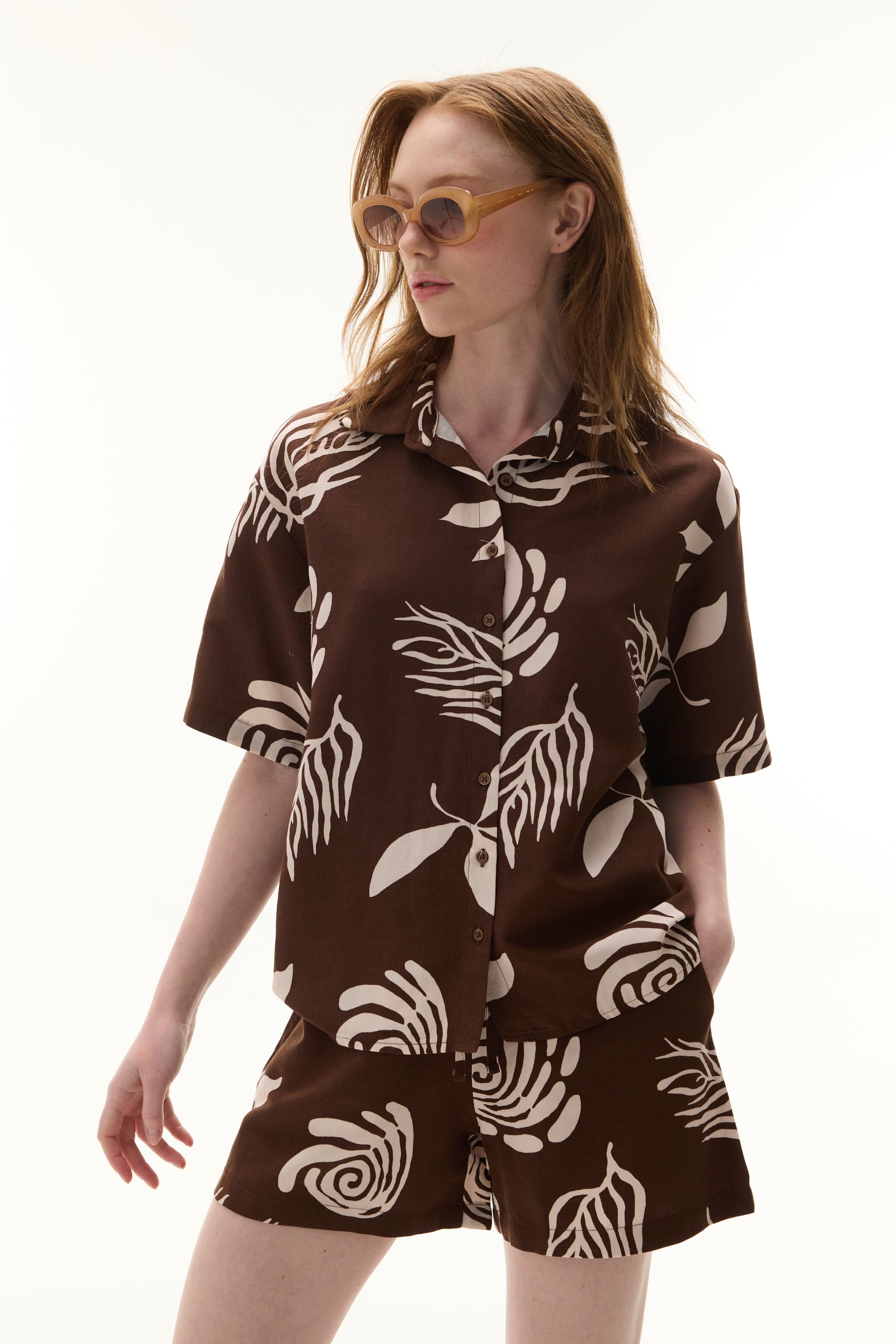 KETEN KARIŞIMLI BASKILI KISA KOLLU GÖMLEK