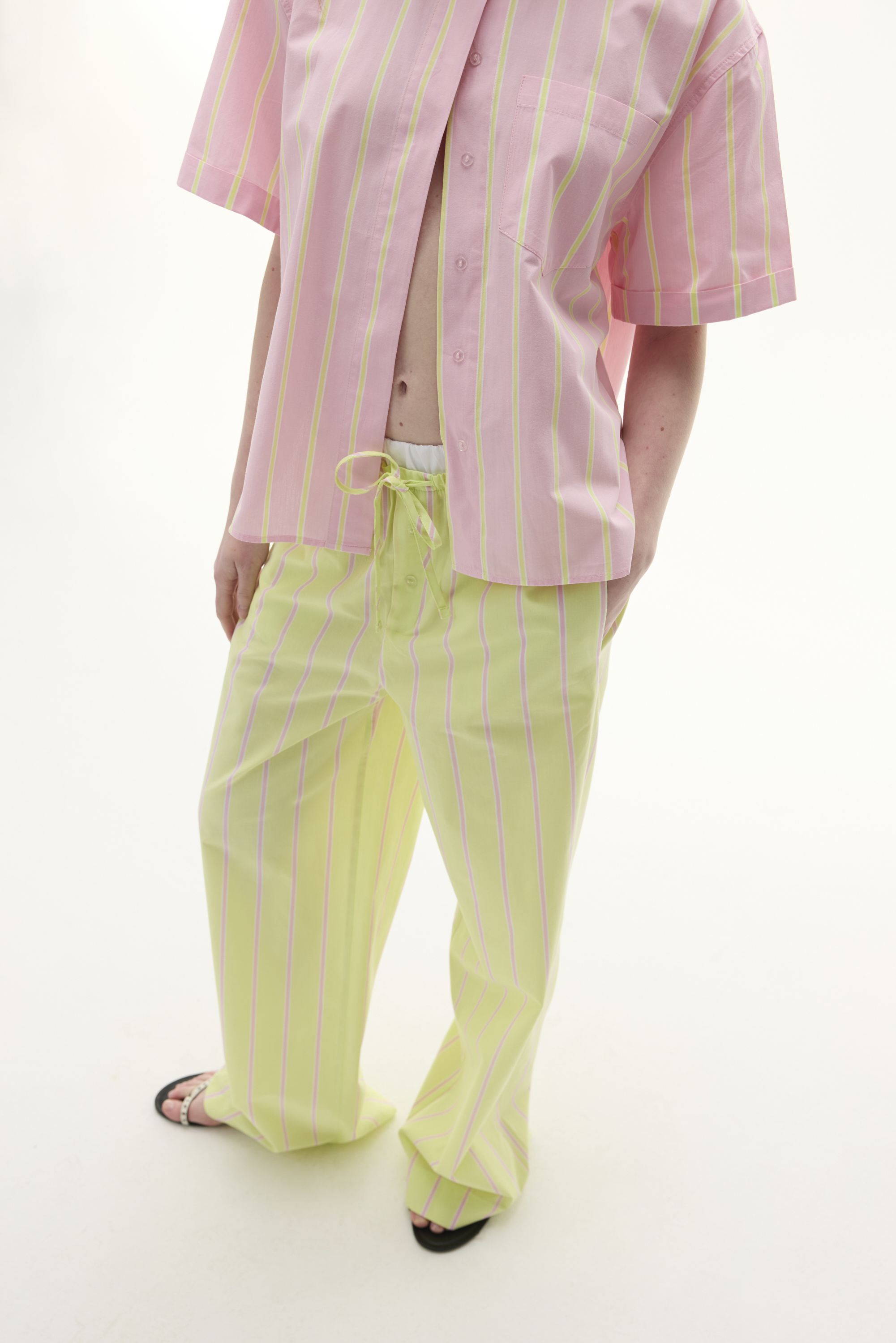 ÇİZGİLİ RELAX FIT BELİ BAĞLAMALI PANTOLON