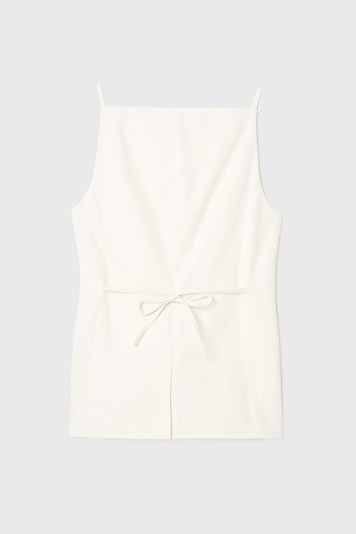 DÜĞMELİ KOLSUZ BLUZ