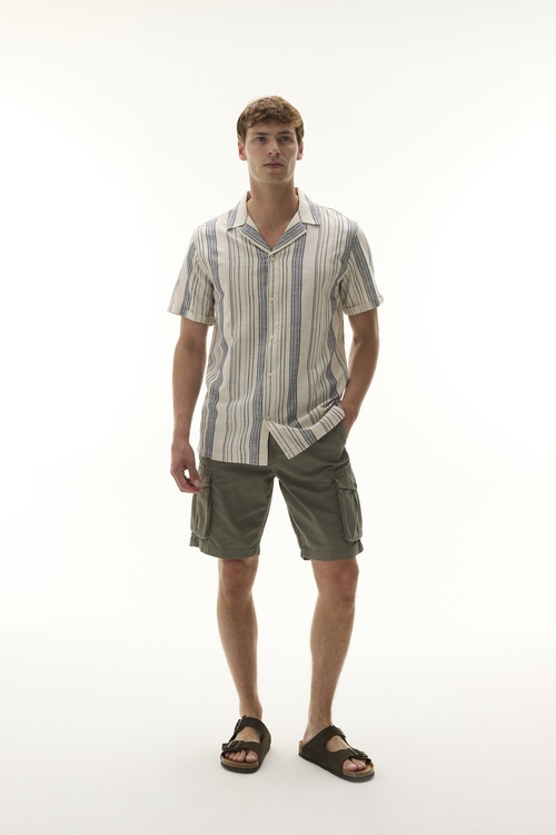 ÇİZGİLİ RESORT YAKA KISA KOLLU GÖMLEK