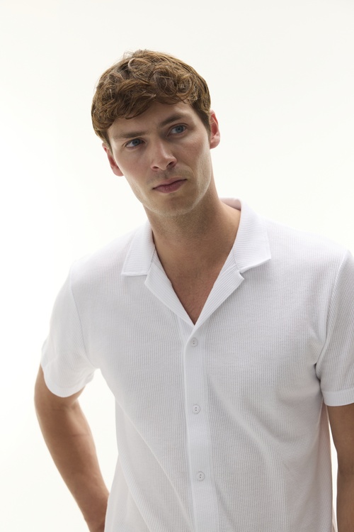  DOKULU RESORT YAKA KISA KOLLU GÖMLEK