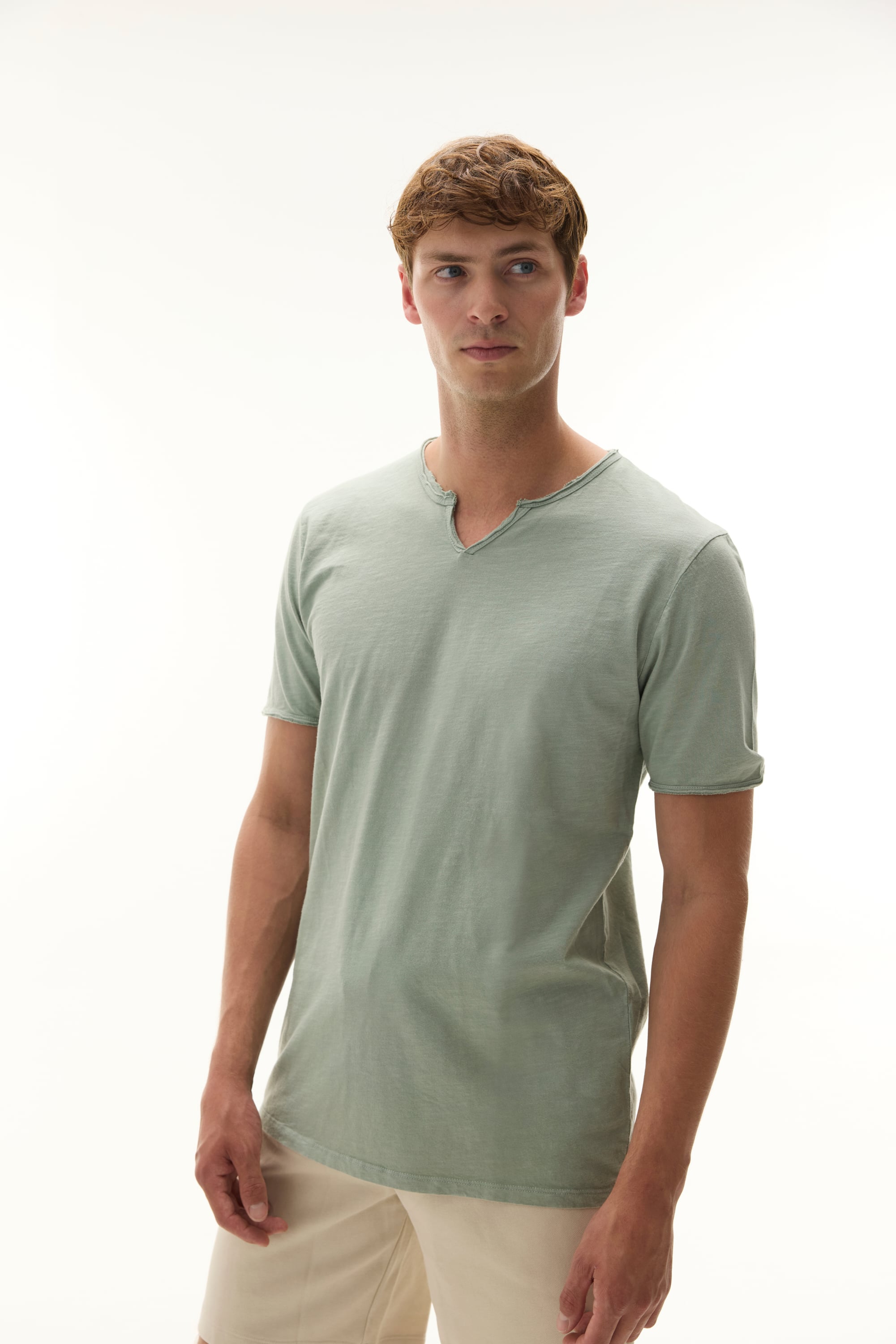 HENLEY YAKA KISA KOLLU T-SHIRT