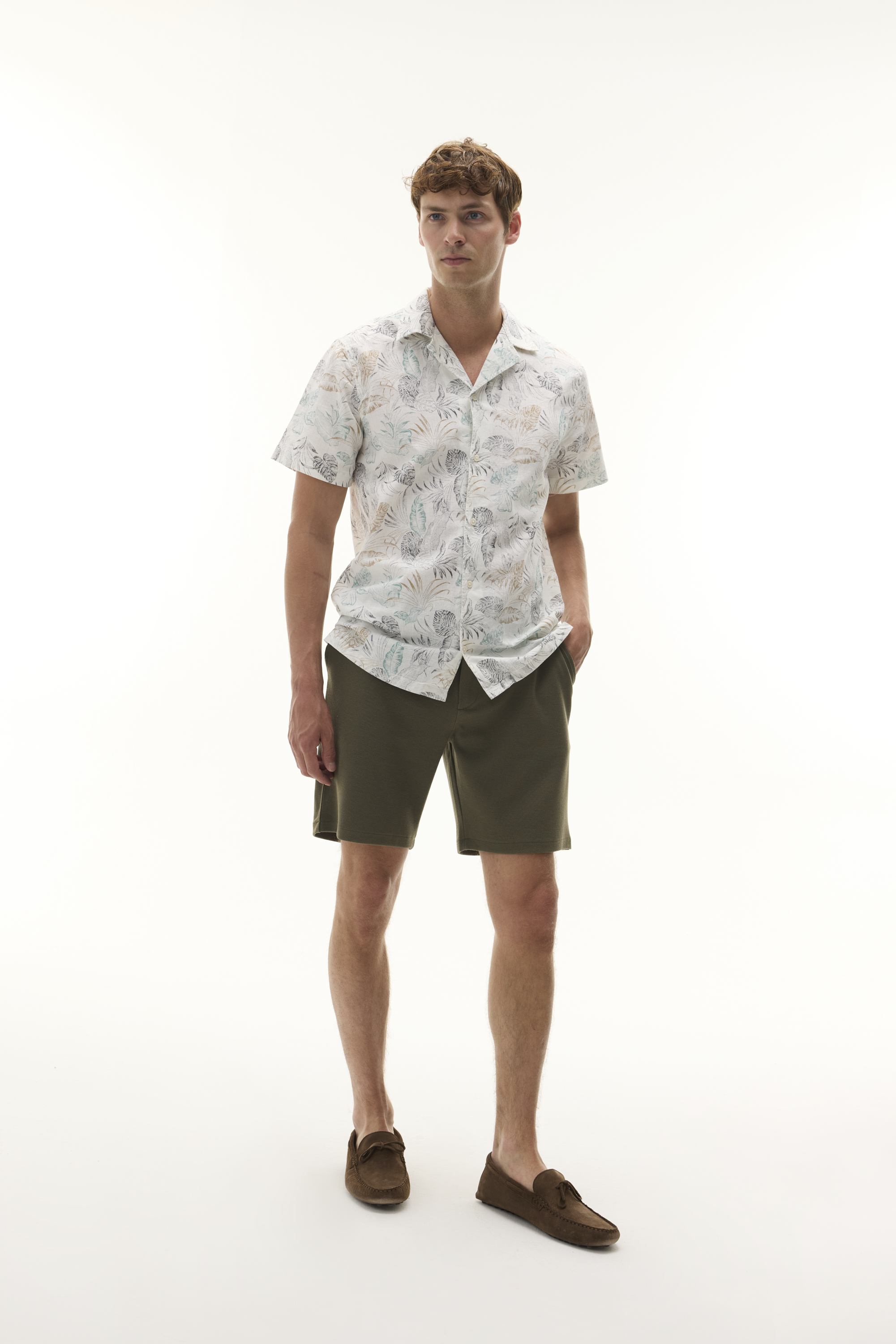 BASKILI RESORT YAKA KETEN KARIŞIMLI KISA KOLLU GÖMLEK