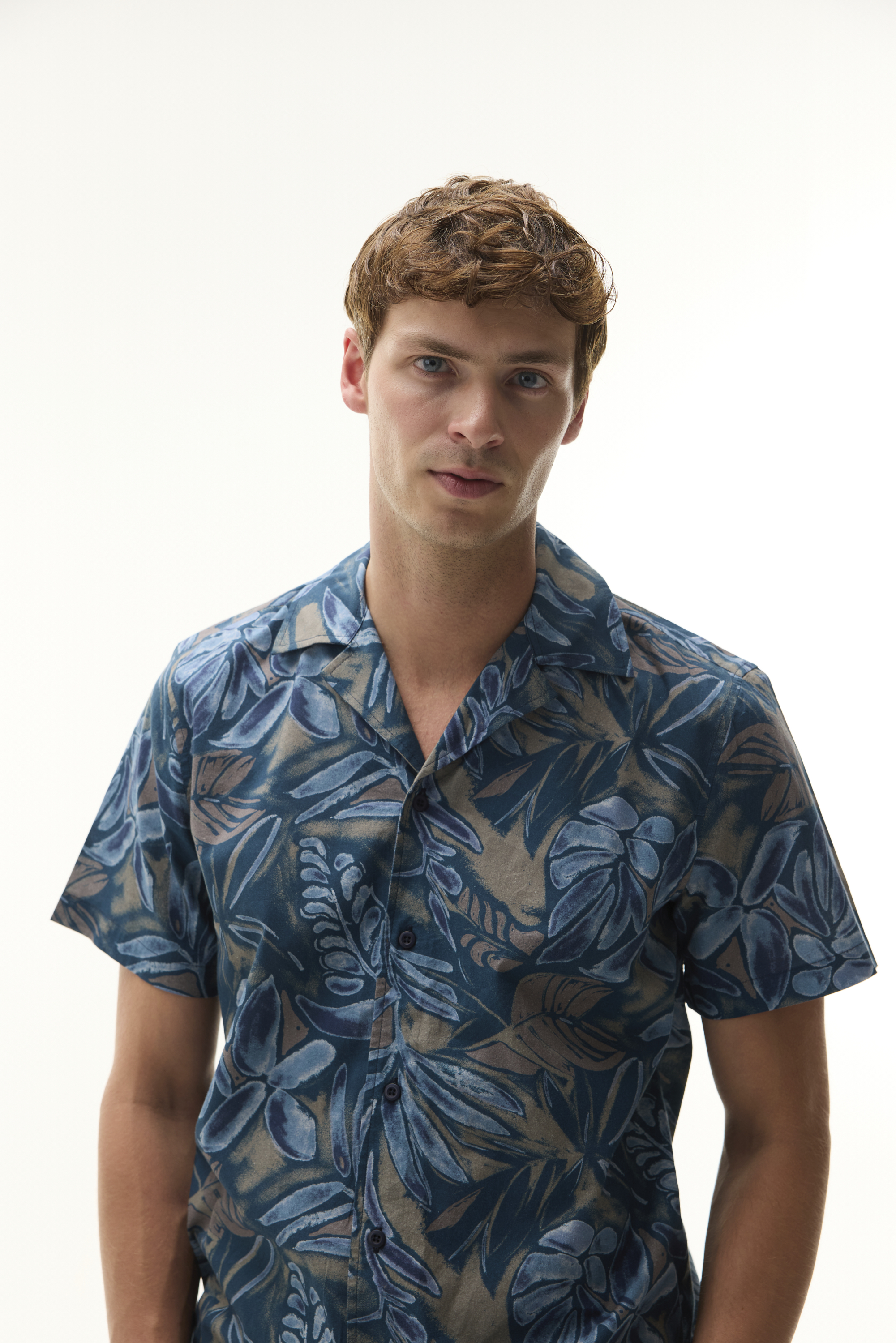 BASKILI RESORT YAKA KISA KOLLU GÖMLEK