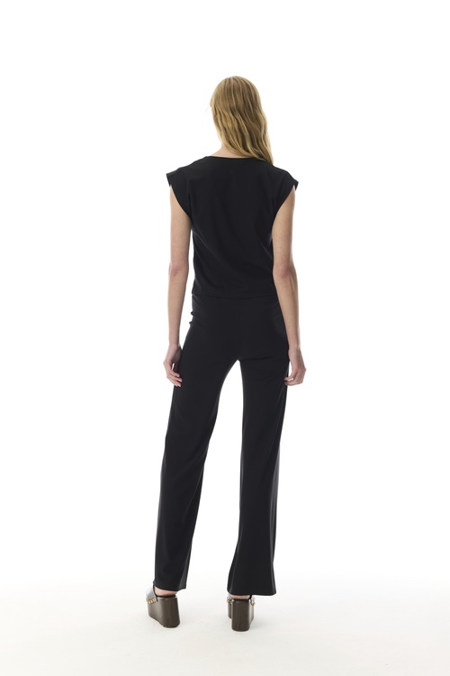  BÜZGÜLÜ V YAKA KOLSUZ BLUZ