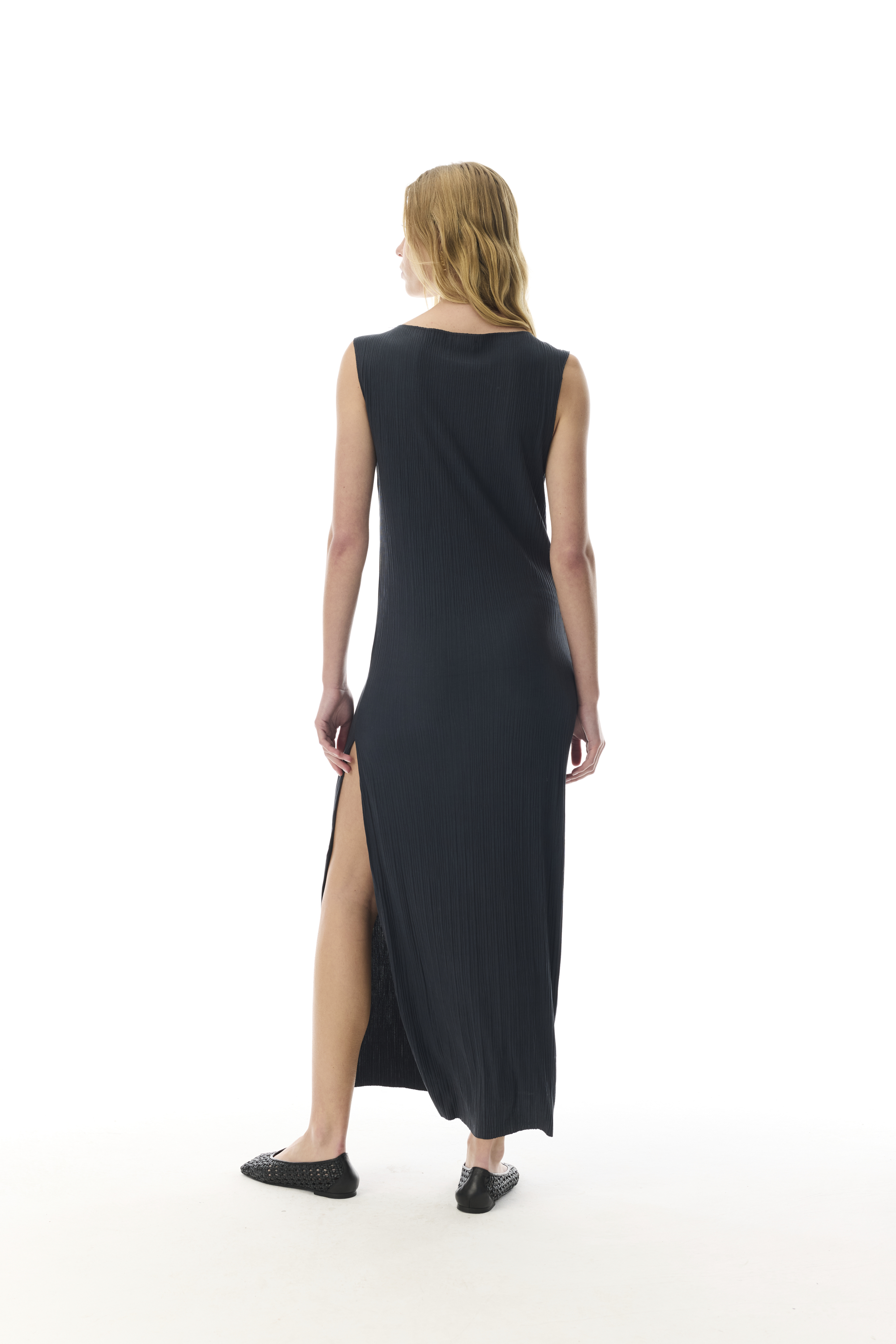 MODAL DÜZ KESİM KOLSUZ DOKULU UZUN ELBİSE