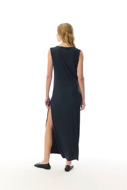  MODAL DÜZ KESİM KOLSUZ DOKULU UZUN ELBİSE