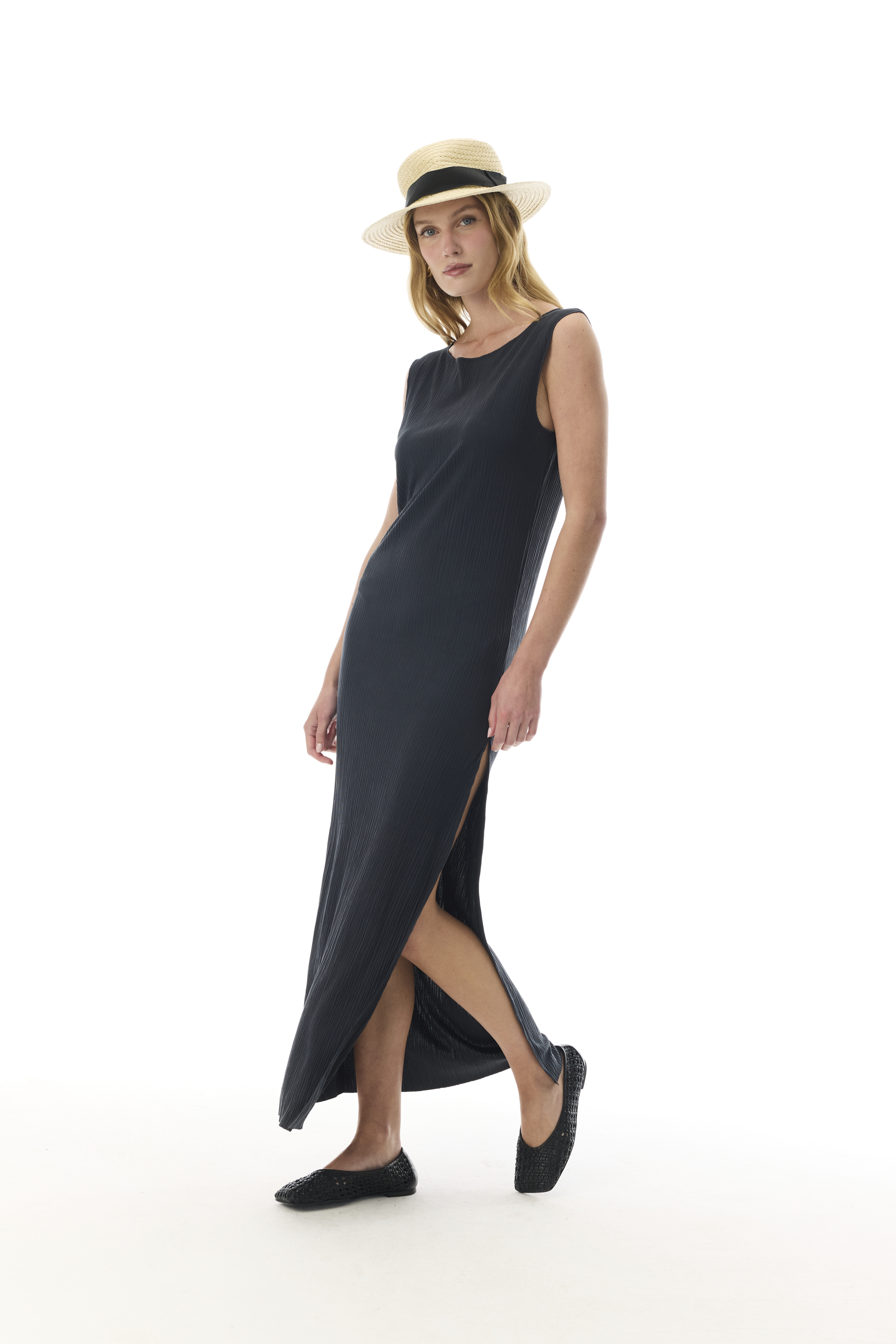 MODAL DÜZ KESİM KOLSUZ DOKULU UZUN ELBİSE