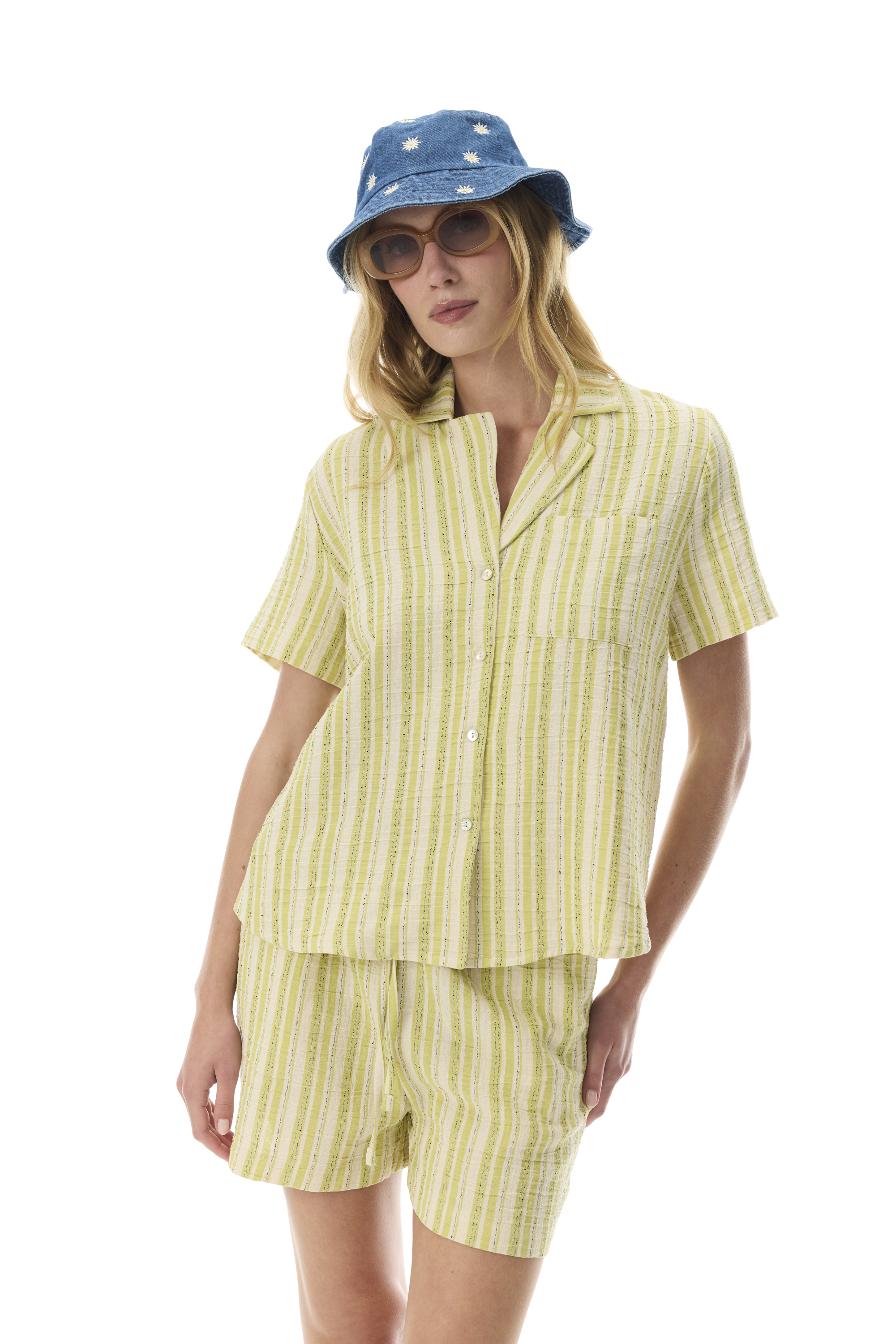 ÇİZGİLİ RESORT YAKA KISA KOLLU GÖMLEK