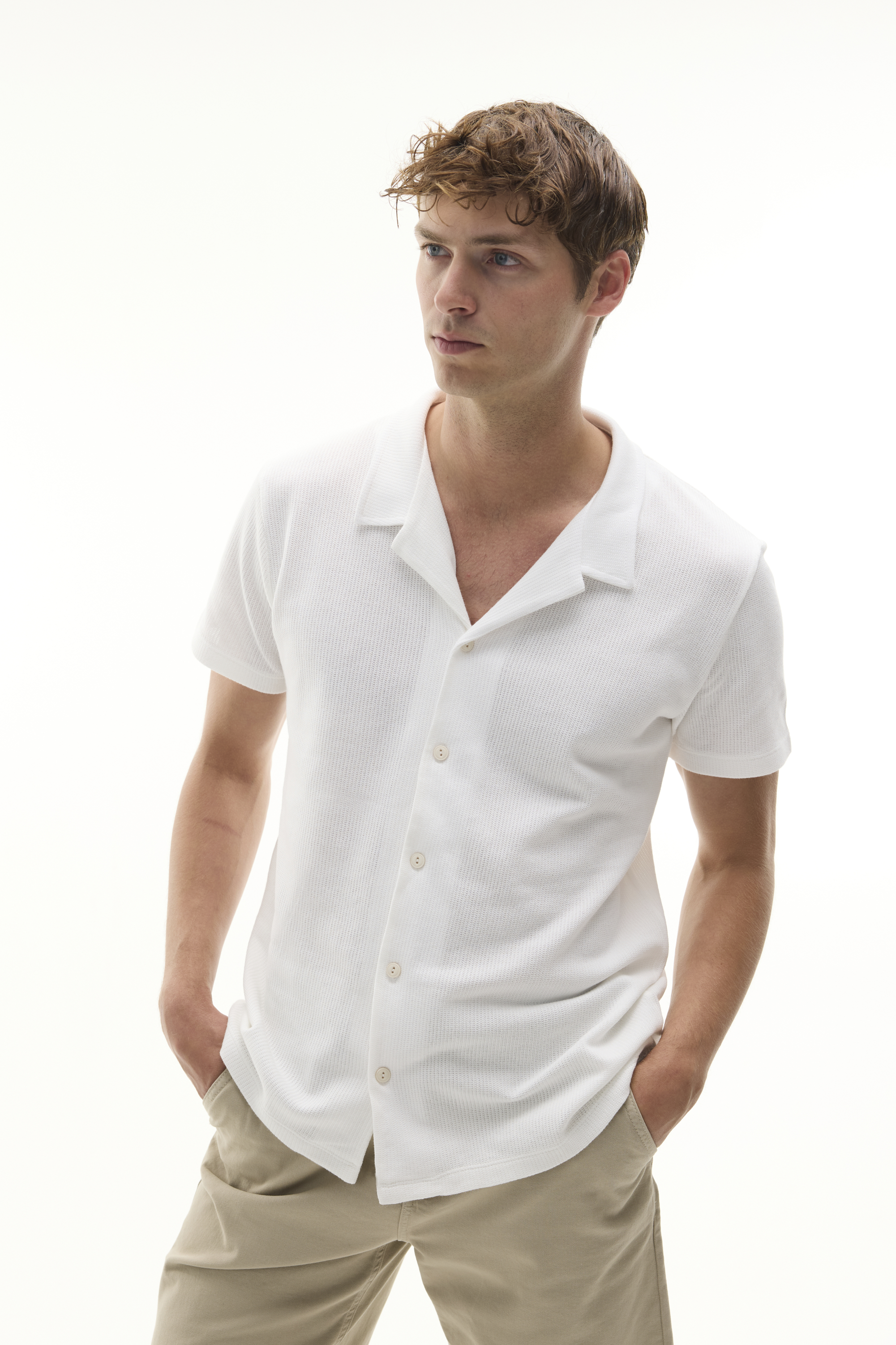 REGULAR FIT RESORT YAKA KISA KOLLU ÖRME GÖMLEK